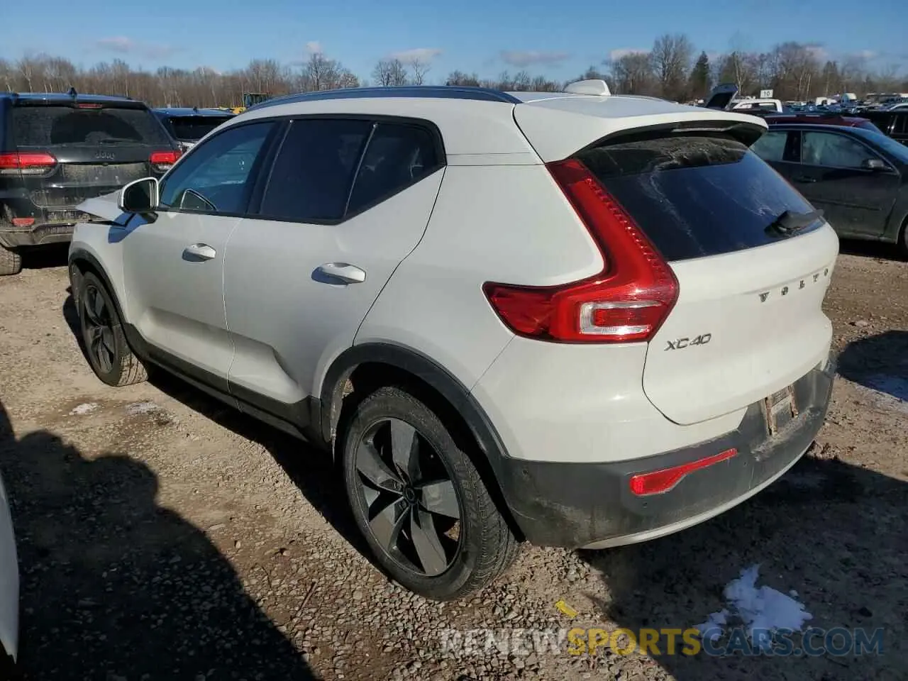 2 fotografías del automóvil dañado YV4162UK5K2117801 VOLVO XC40 2019
