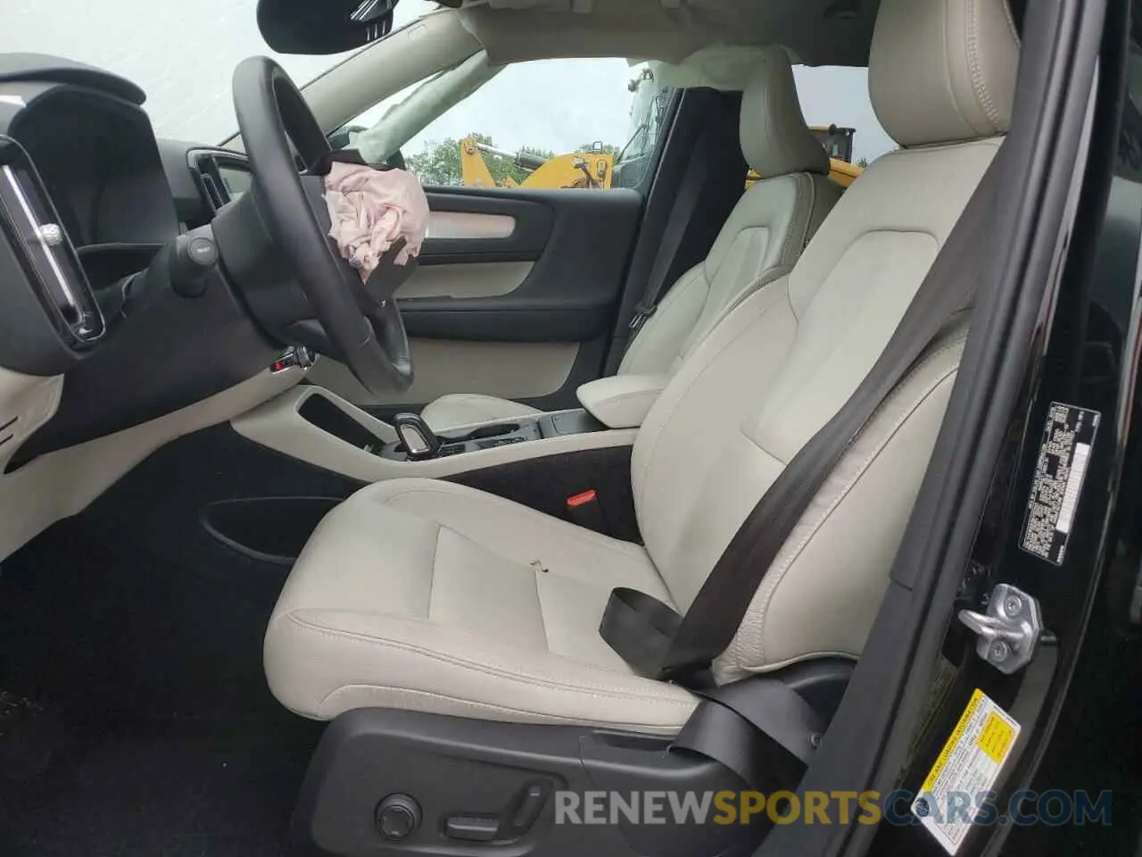 7 fotografías del automóvil dañado YV4162UK5K2123145 VOLVO XC40 2019
