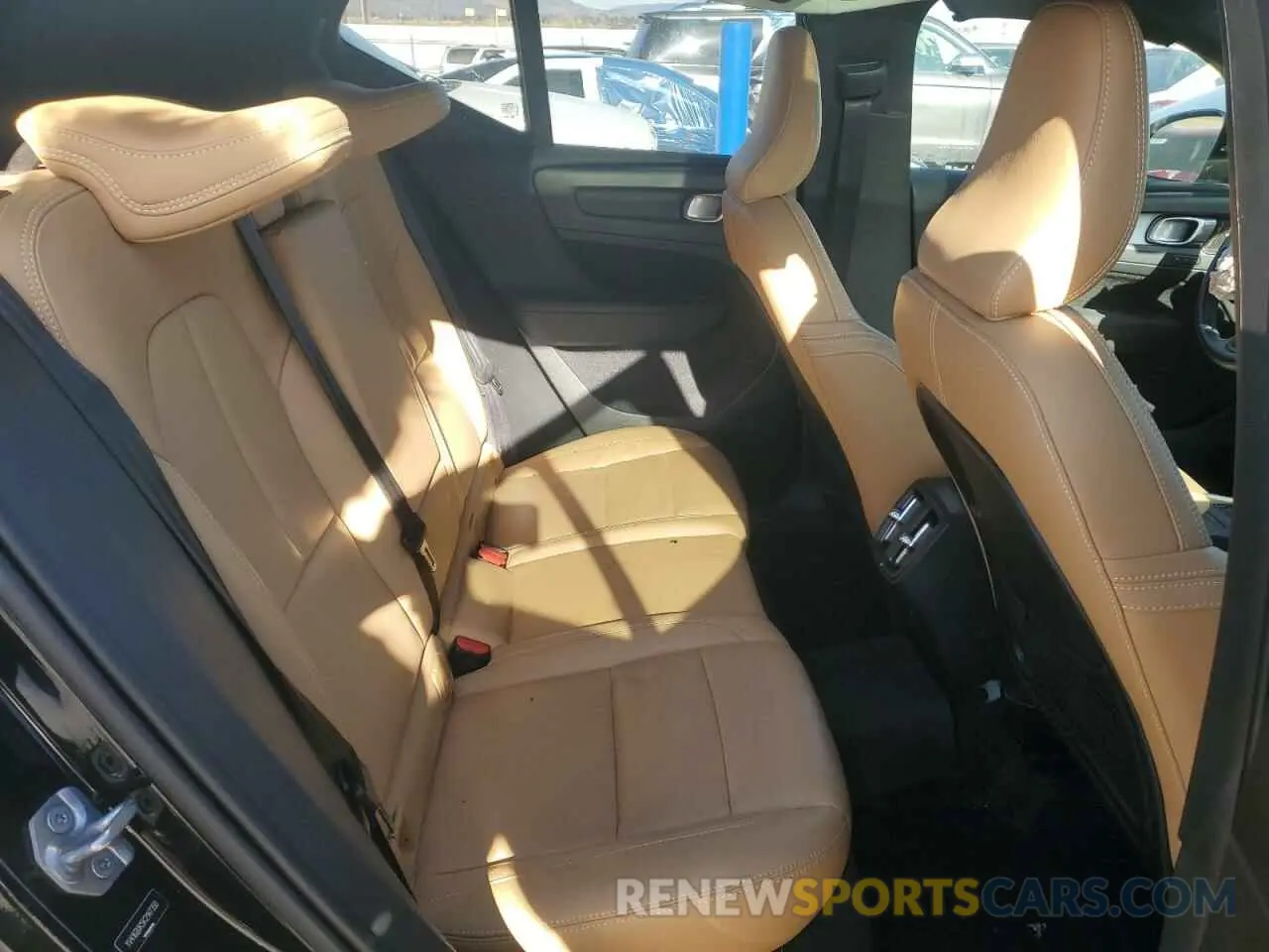 12 fotografías del automóvil dañado YV4162UK5K2147350 VOLVO XC40 2019