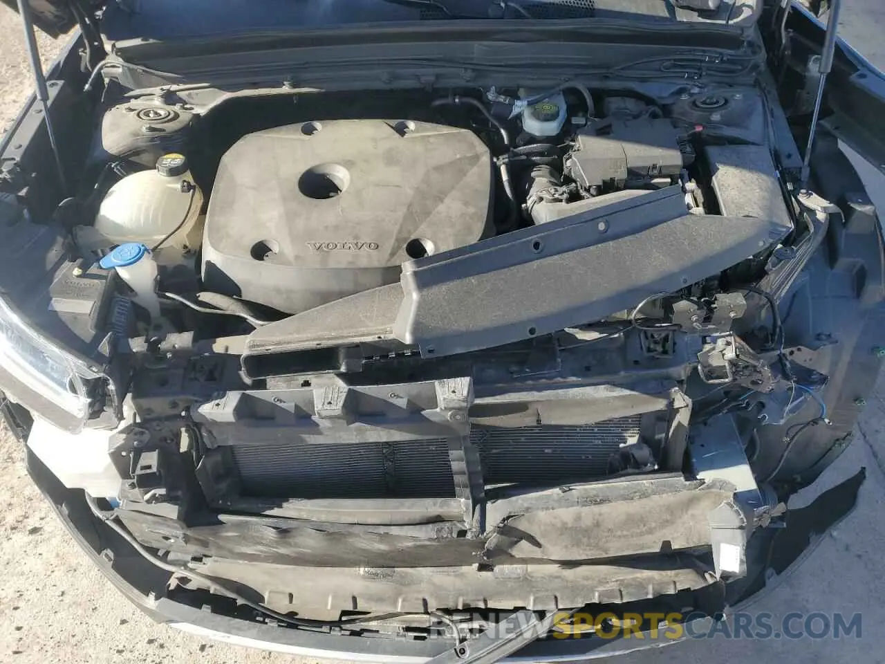 14 fotografías del automóvil dañado YV4162UK5K2147350 VOLVO XC40 2019