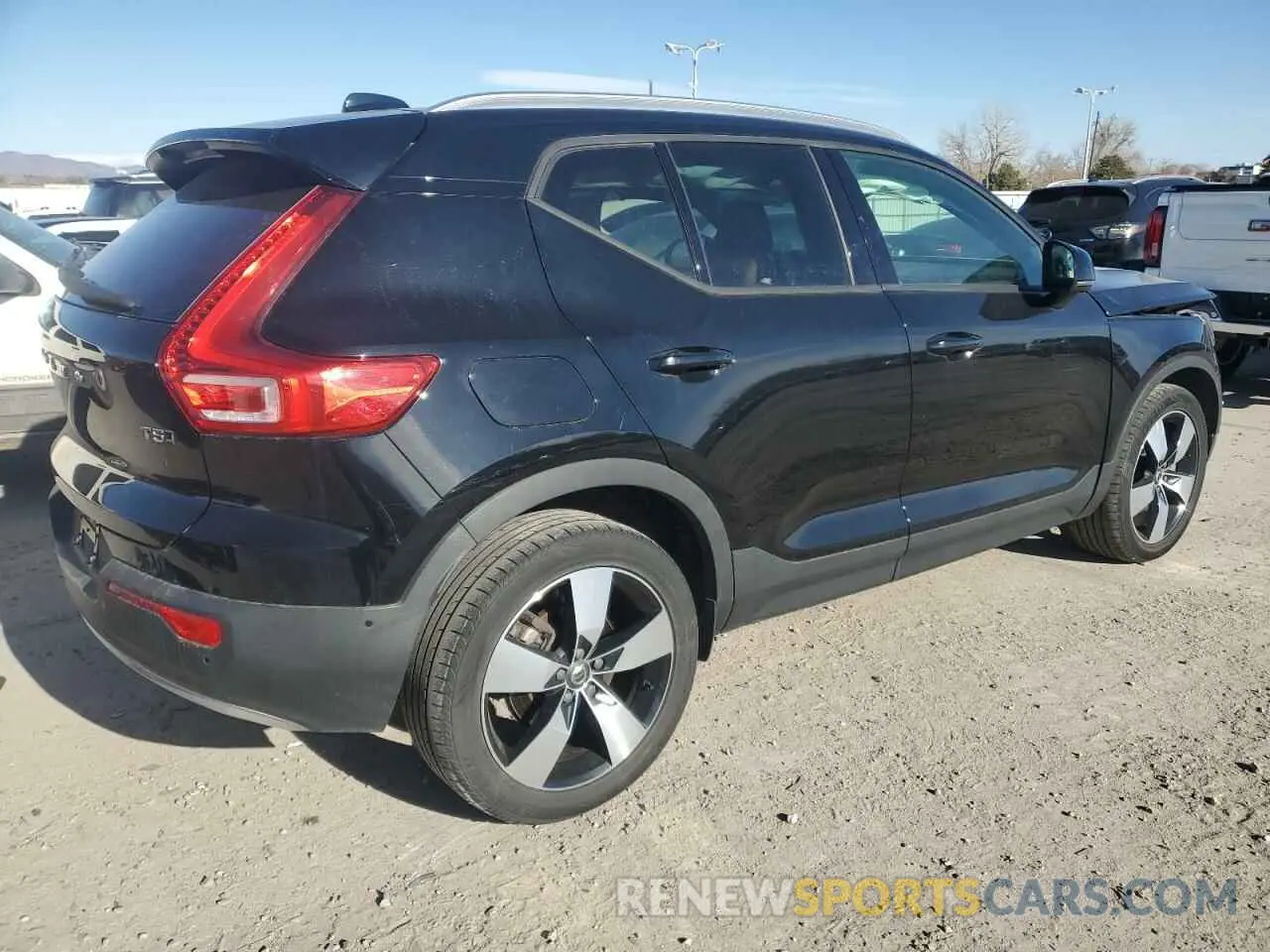 3 fotografías del automóvil dañado YV4162UK5K2147350 VOLVO XC40 2019