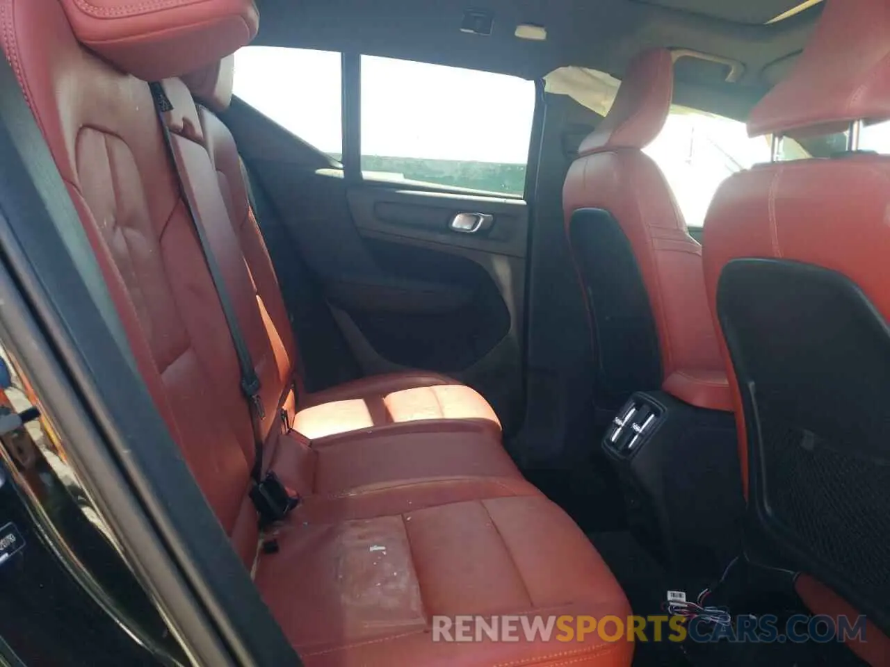11 fotografías del automóvil dañado YV4162UK6K2130783 VOLVO XC40 2019