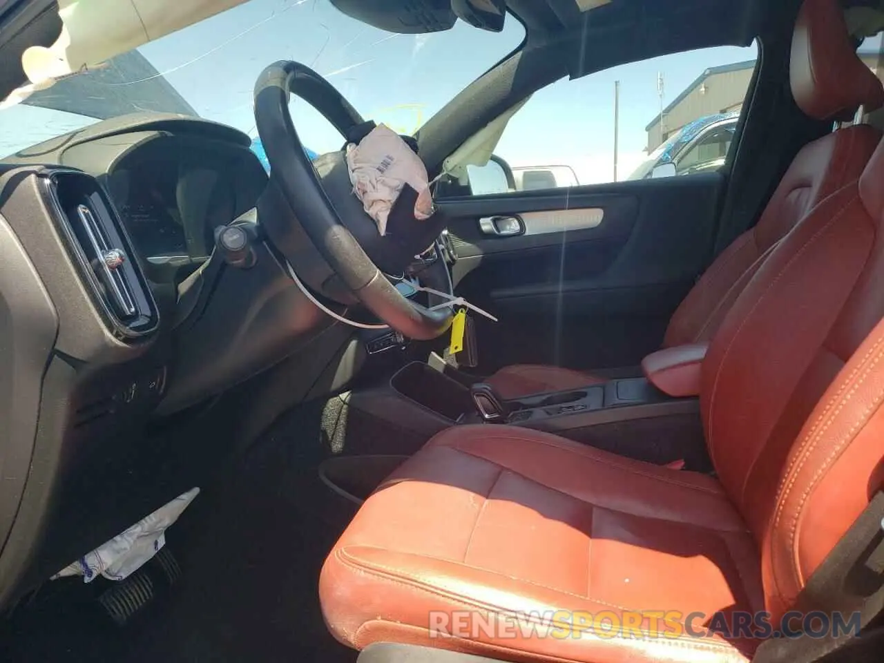 7 fotografías del automóvil dañado YV4162UK6K2130783 VOLVO XC40 2019