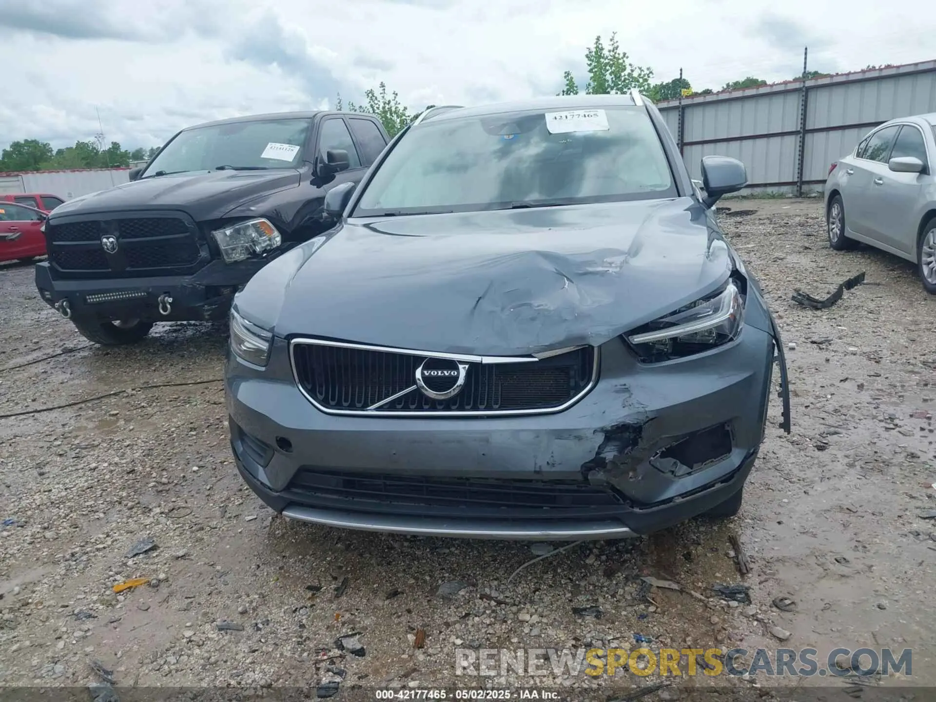 12 fotografías del automóvil dañado YV4162UK7K2075731 VOLVO XC40 2019