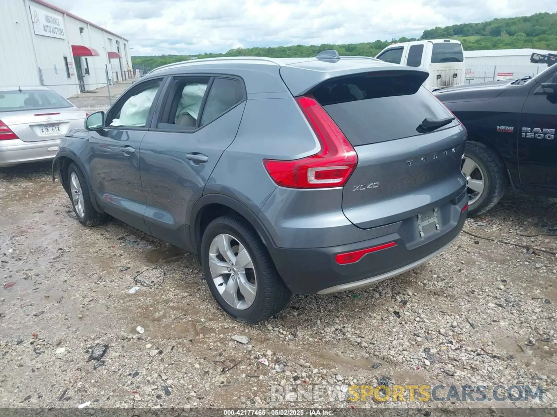 3 fotografías del automóvil dañado YV4162UK7K2075731 VOLVO XC40 2019