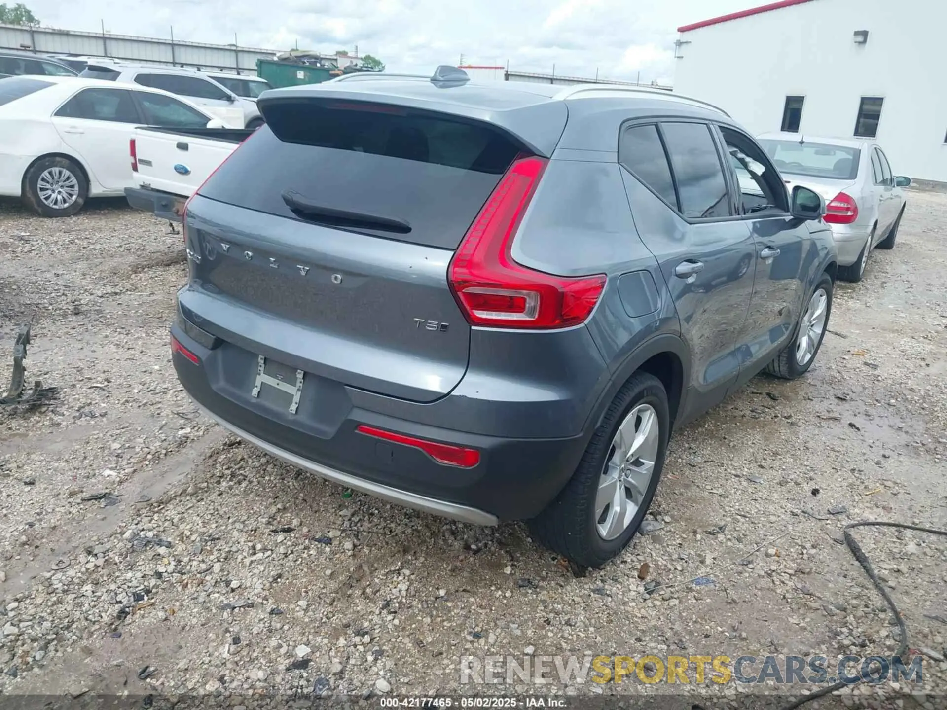 4 fotografías del automóvil dañado YV4162UK7K2075731 VOLVO XC40 2019