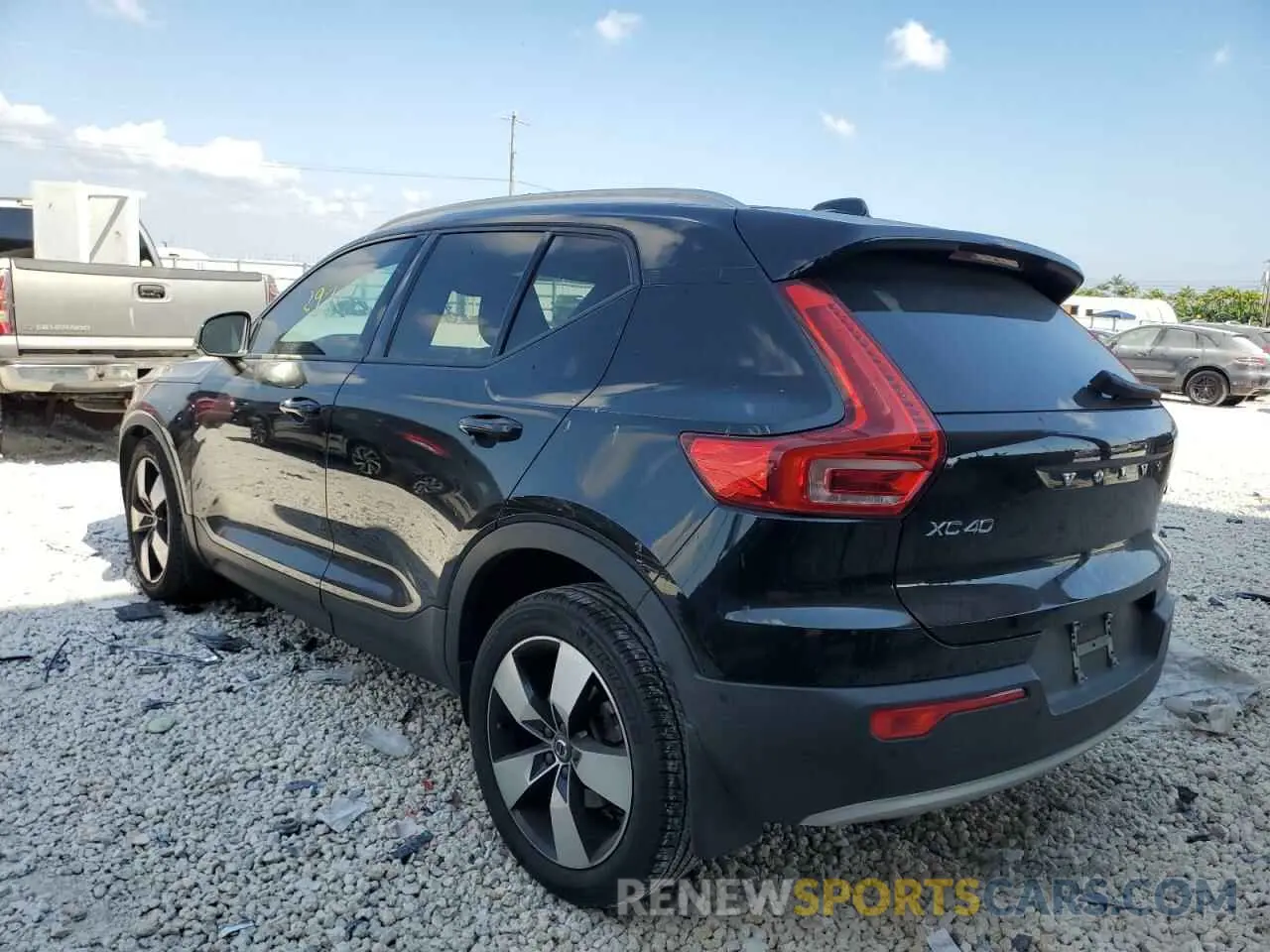 2 fotografías del automóvil dañado YV4162UK7K2107433 VOLVO XC40 2019