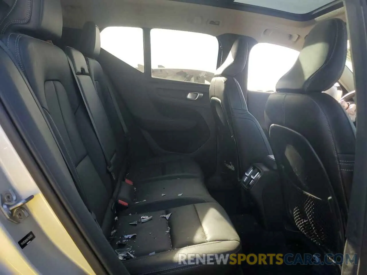 11 fotografías del automóvil dañado YV4162UK8K2058355 VOLVO XC40 2019