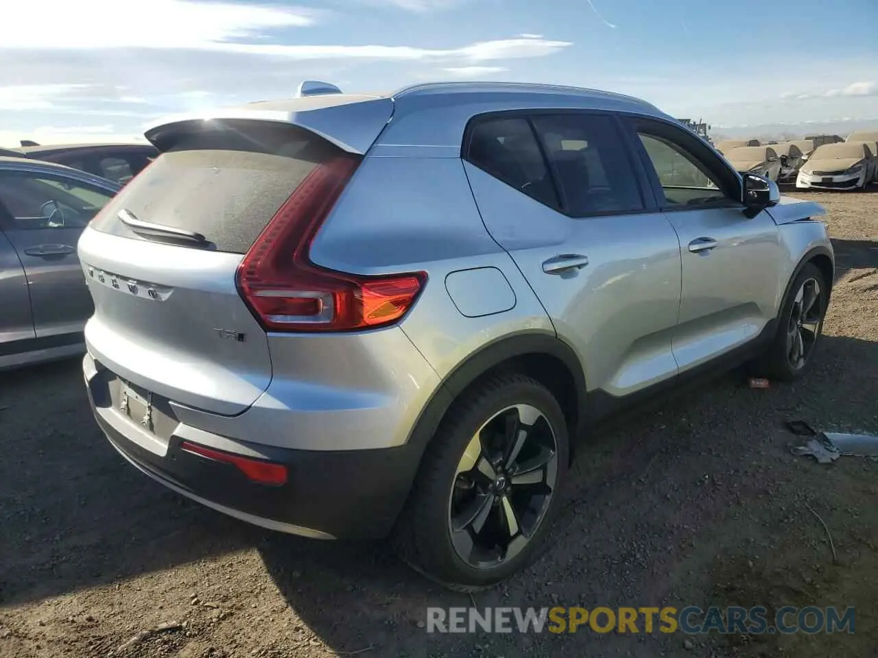 3 fotografías del automóvil dañado YV4162UK8K2058355 VOLVO XC40 2019