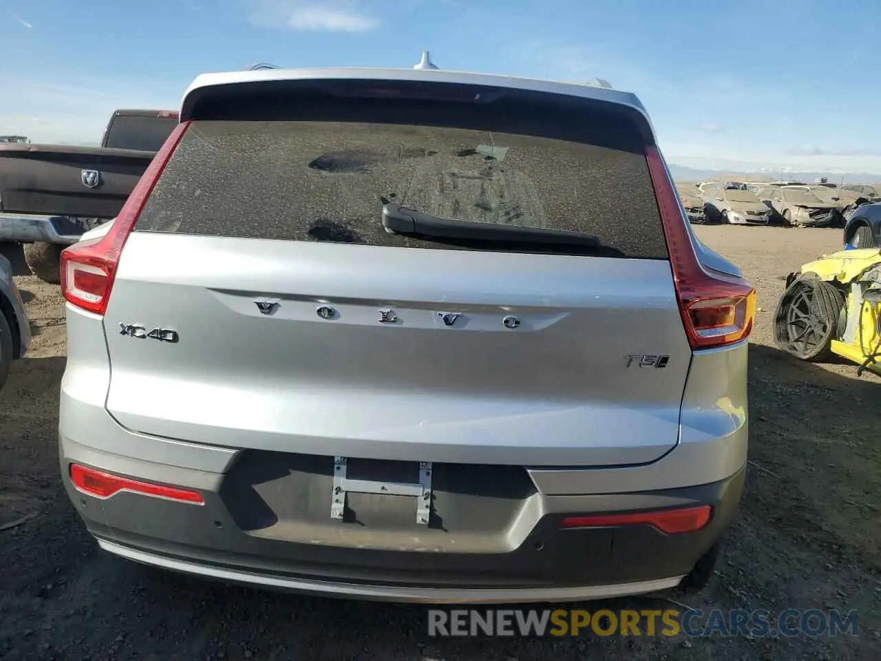 6 fotografías del automóvil dañado YV4162UK8K2058355 VOLVO XC40 2019