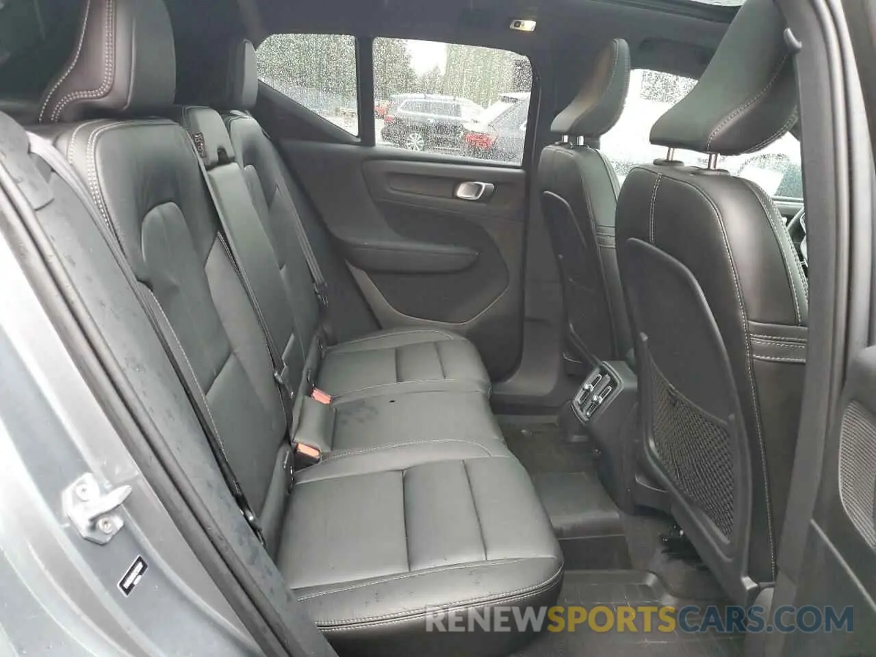 11 fotografías del automóvil dañado YV4162UK8K2123317 VOLVO XC40 2019
