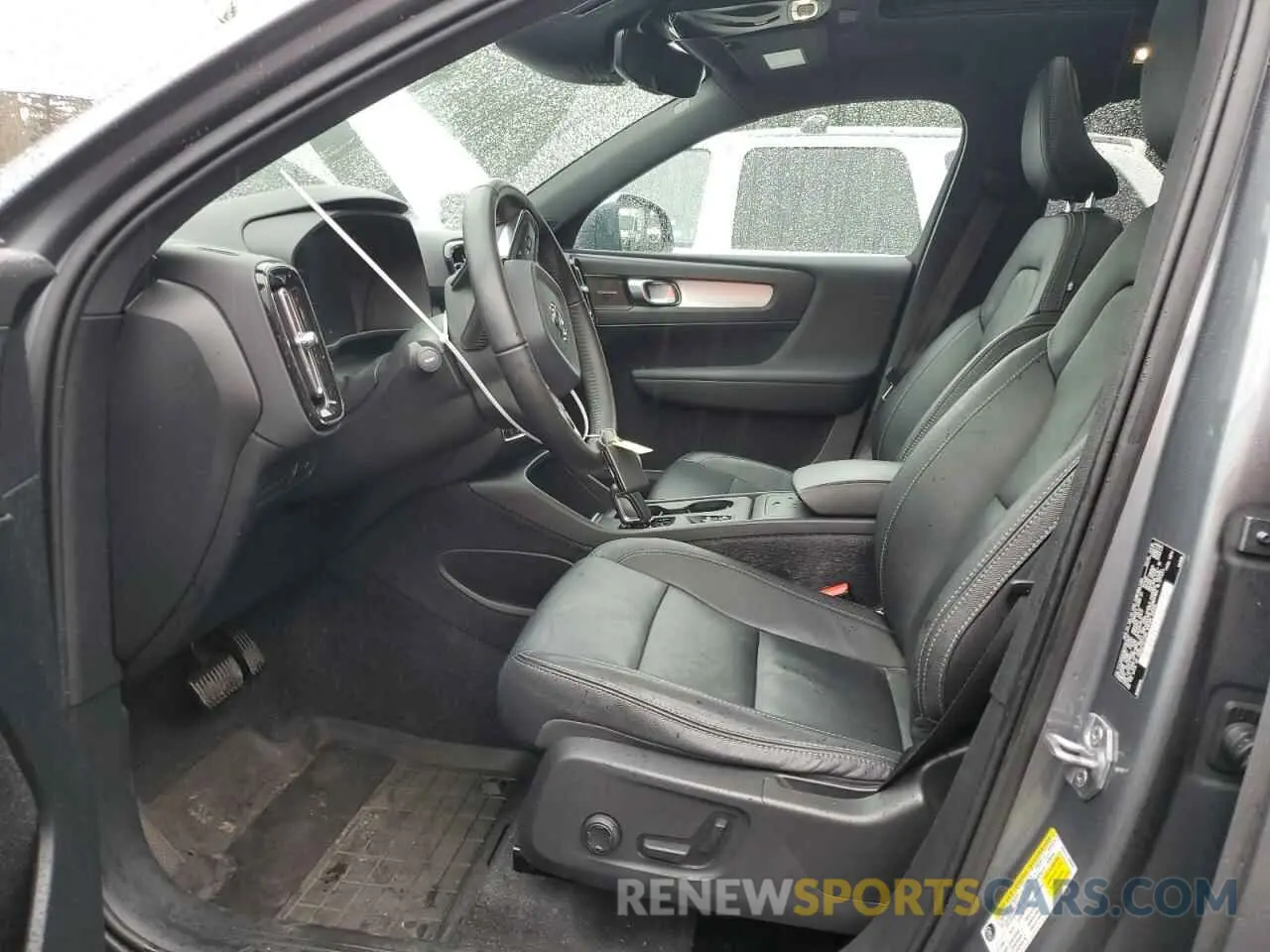 7 fotografías del automóvil dañado YV4162UK8K2123317 VOLVO XC40 2019