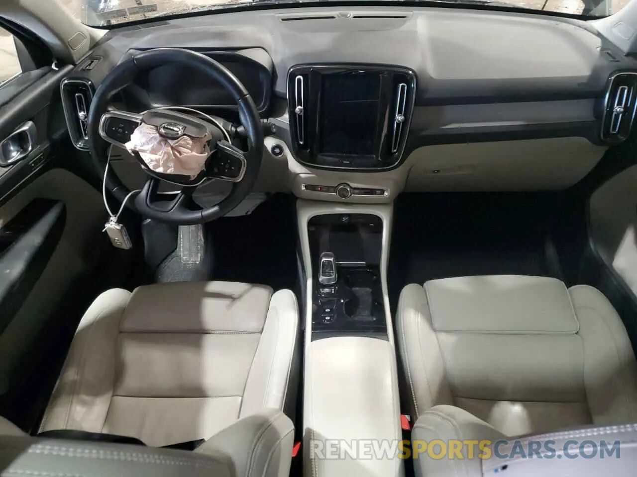 8 fotografías del automóvil dañado YV4162UL4K2110329 VOLVO XC40 2019