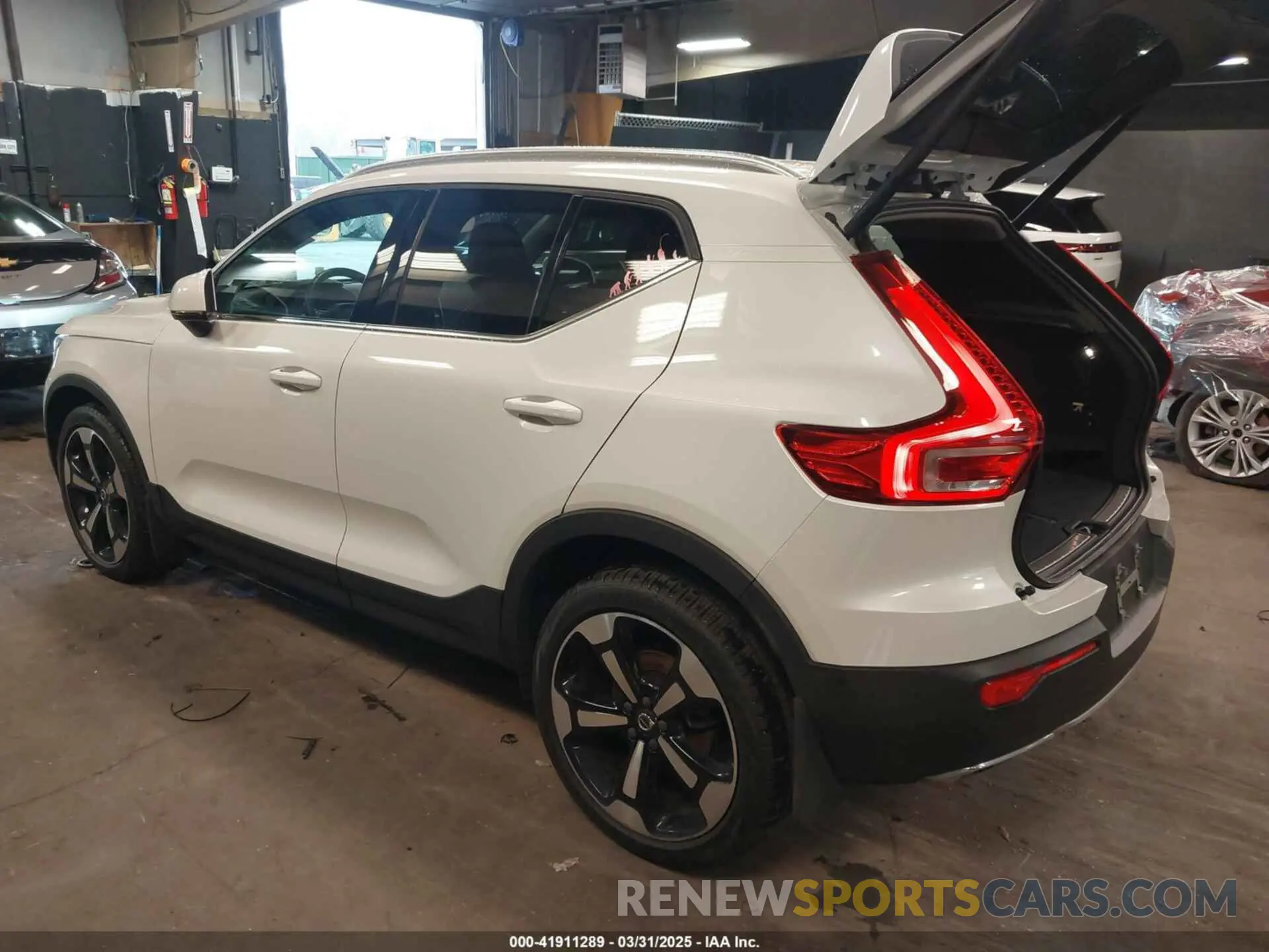3 fotografías del automóvil dañado YV4162UL5K2046401 VOLVO XC40 2019
