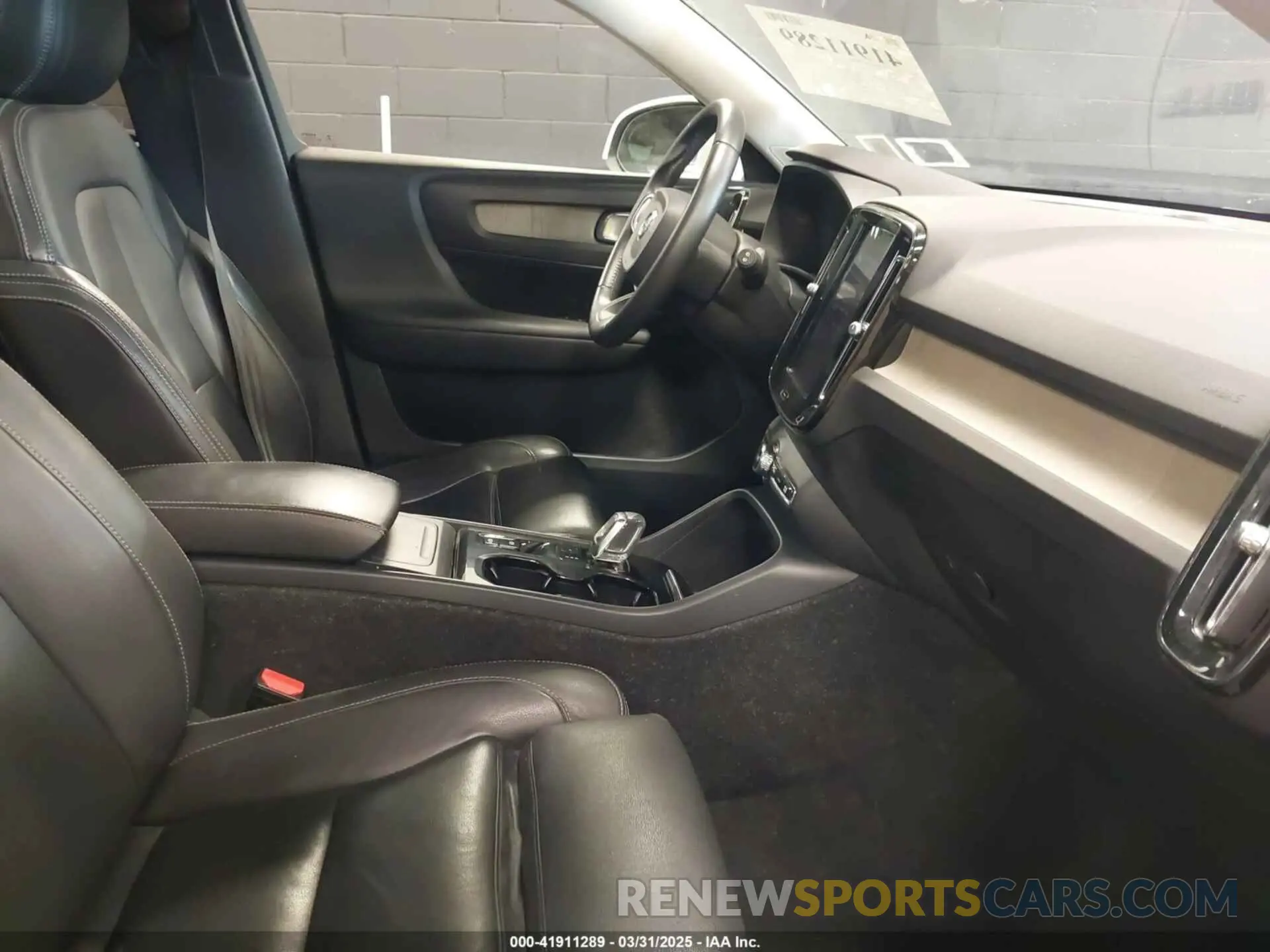 5 fotografías del automóvil dañado YV4162UL5K2046401 VOLVO XC40 2019