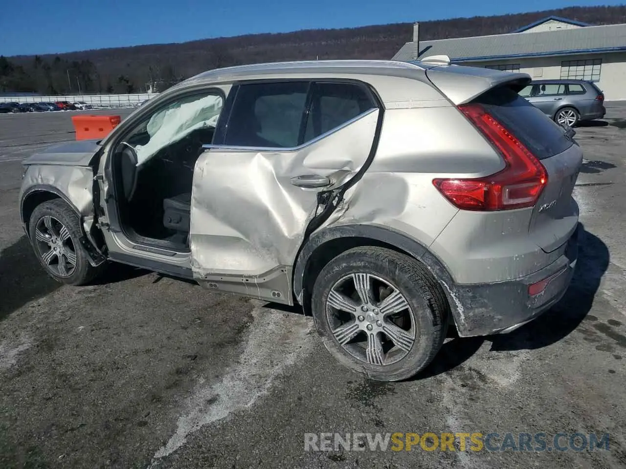 2 fotografías del automóvil dañado YV4162UL5K2056538 VOLVO XC40 2019