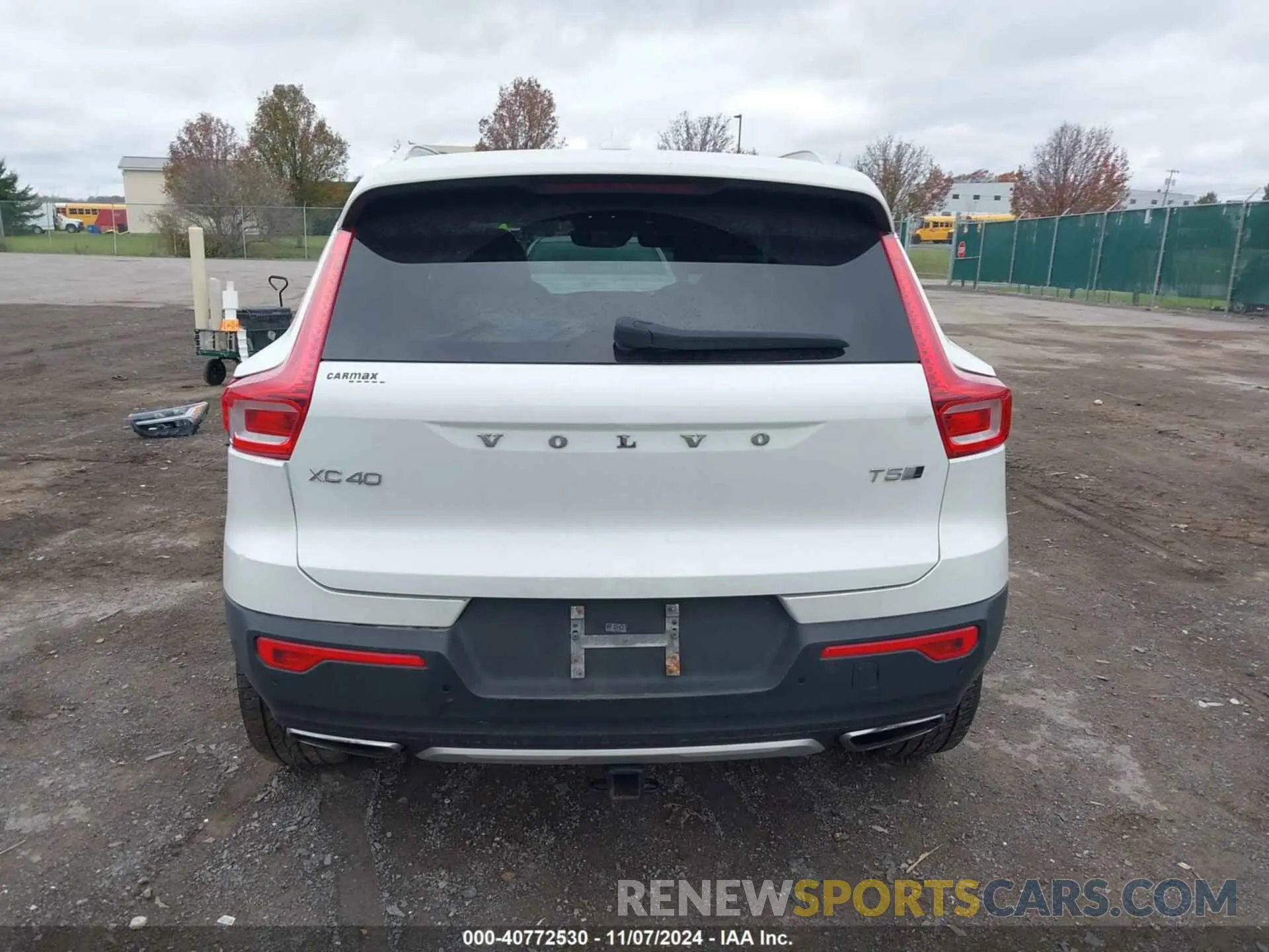 17 fotografías del automóvil dañado YV4162UL5K2074005 VOLVO XC40 2019