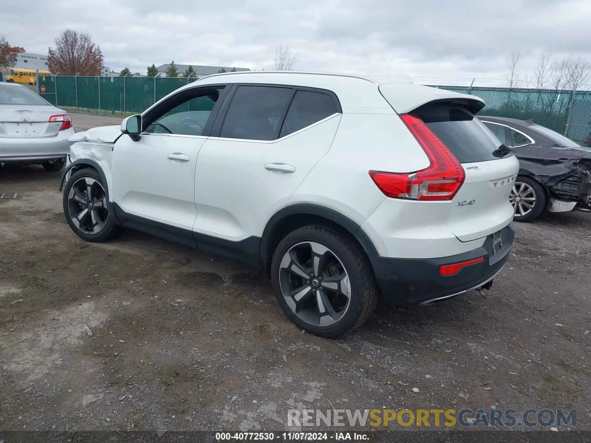 3 fotografías del automóvil dañado YV4162UL5K2074005 VOLVO XC40 2019