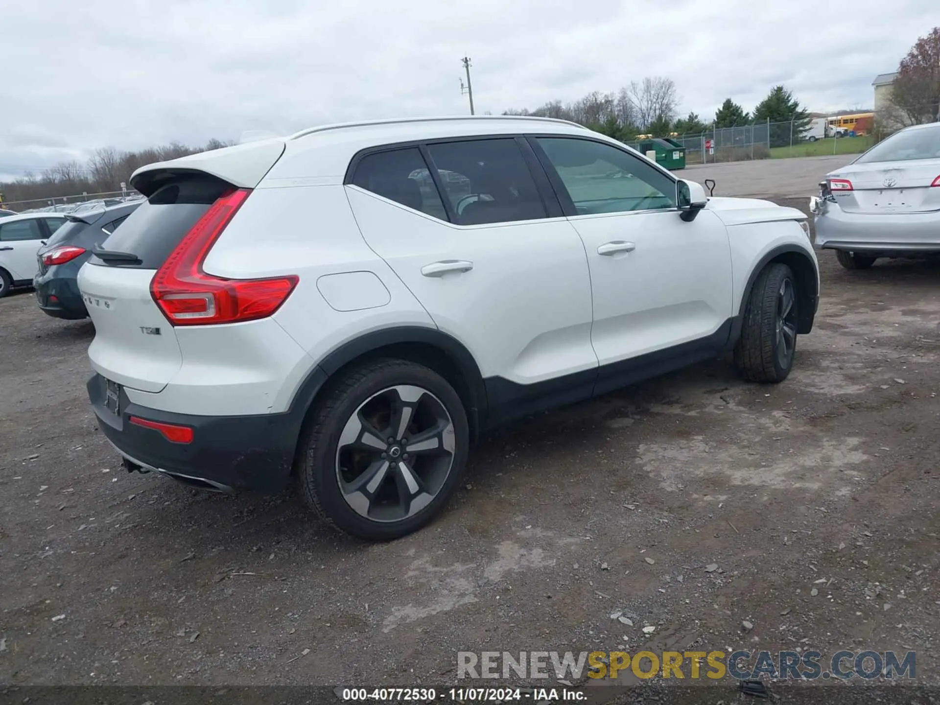 4 fotografías del automóvil dañado YV4162UL5K2074005 VOLVO XC40 2019