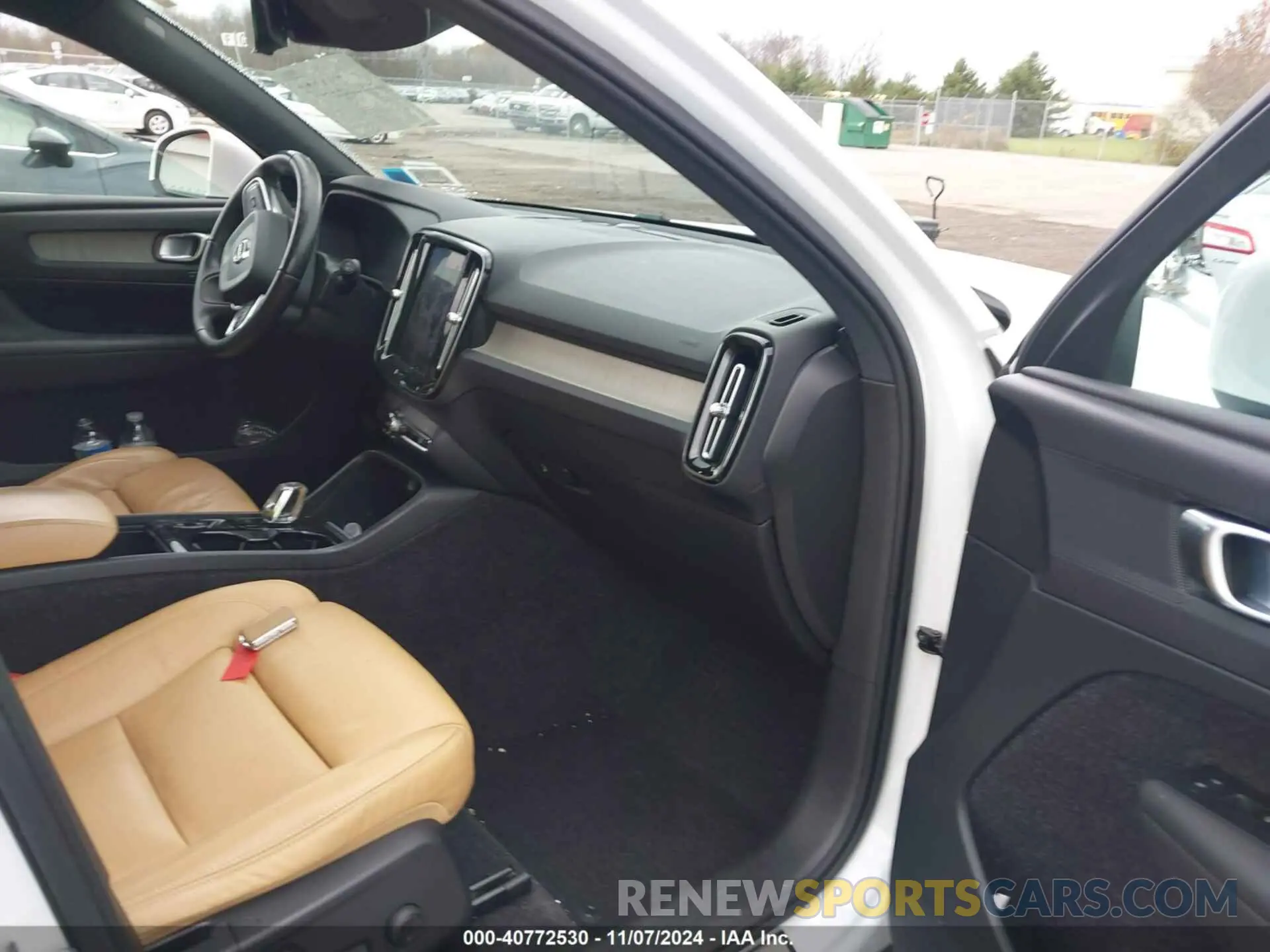 5 fotografías del automóvil dañado YV4162UL5K2074005 VOLVO XC40 2019