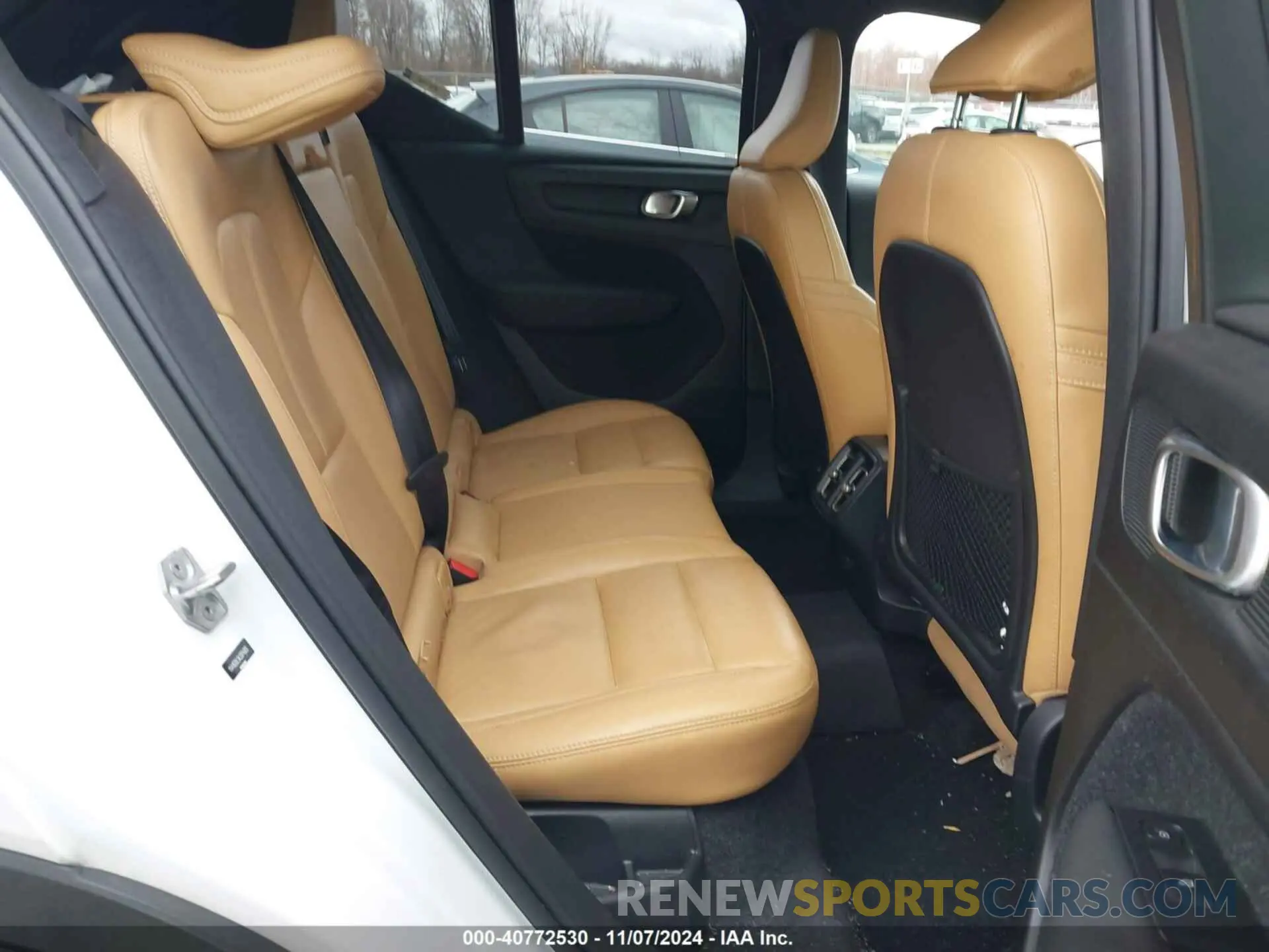 8 fotografías del automóvil dañado YV4162UL5K2074005 VOLVO XC40 2019