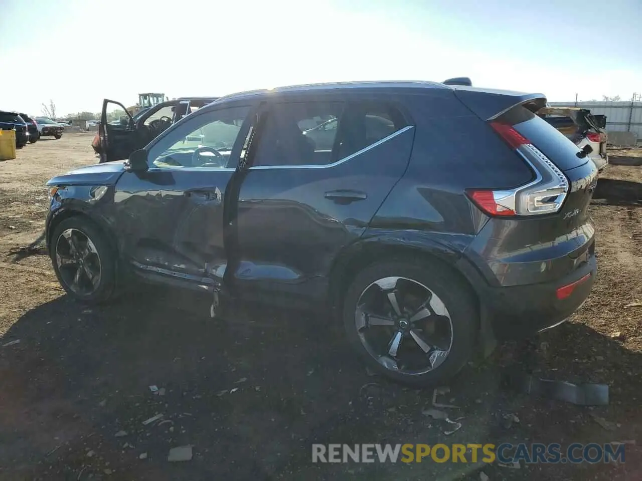 2 fotografías del automóvil dañado YV4162UL7K2047551 VOLVO XC40 2019