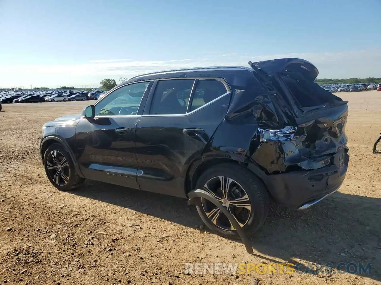 2 fotografías del automóvil dañado YV4162UL9K2111055 VOLVO XC40 2019