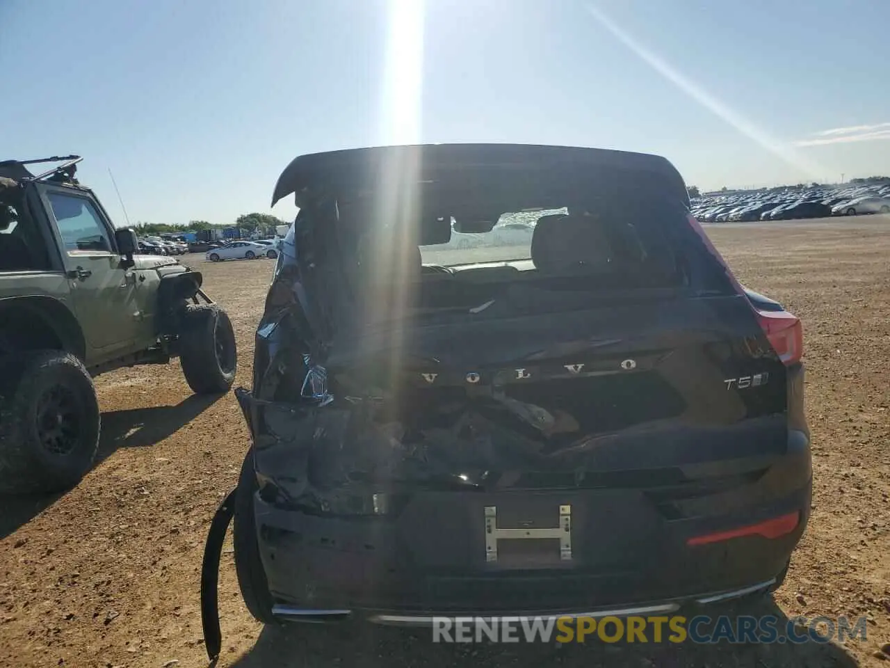 6 fotografías del automóvil dañado YV4162UL9K2111055 VOLVO XC40 2019