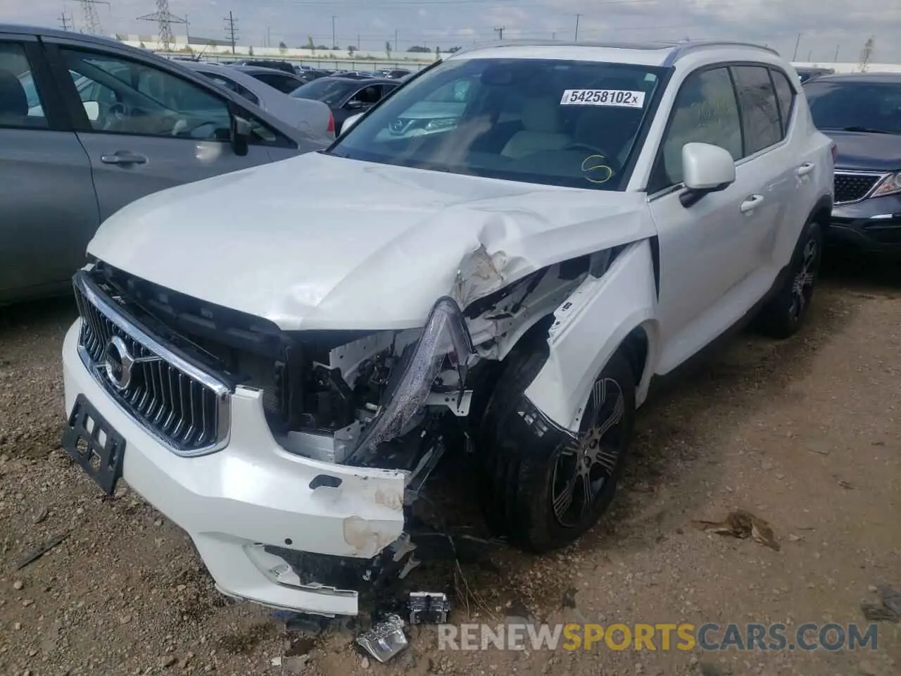 2 fotografías del automóvil dañado YV4162ULXK2092967 VOLVO XC40 2019
