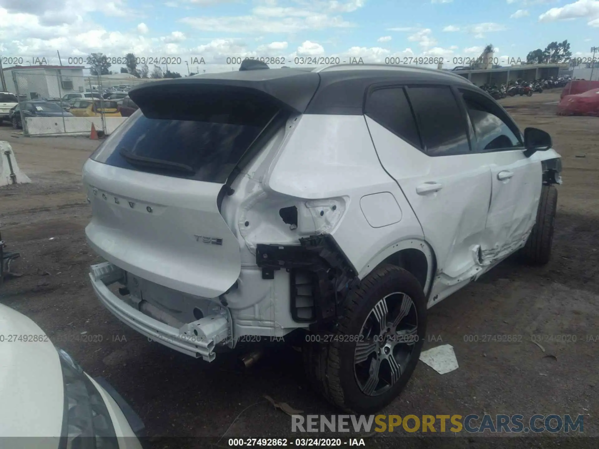 4 fotografías del automóvil dañado YV4162ULXK2152780 VOLVO XC40 2019