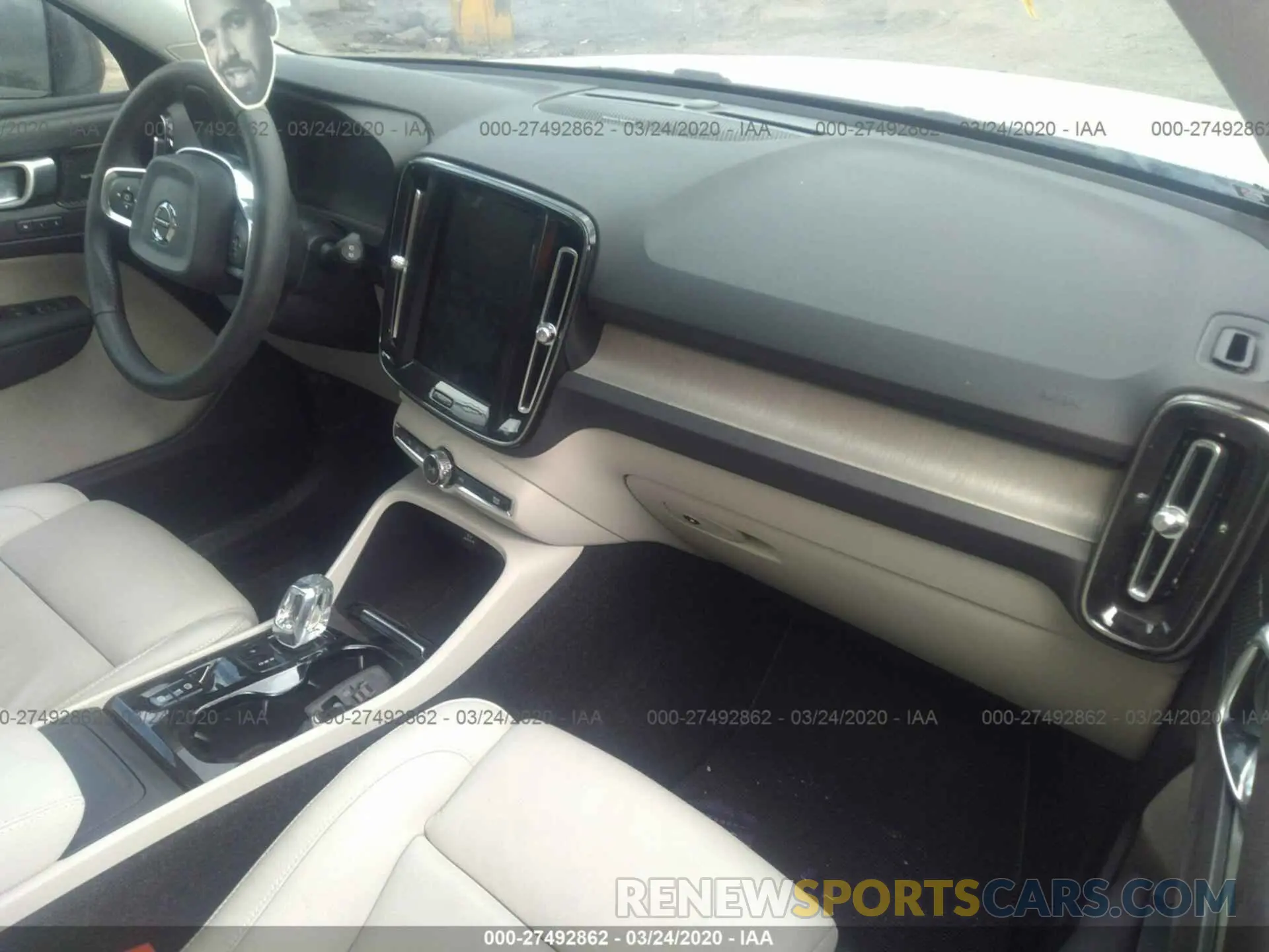 5 fotografías del automóvil dañado YV4162ULXK2152780 VOLVO XC40 2019