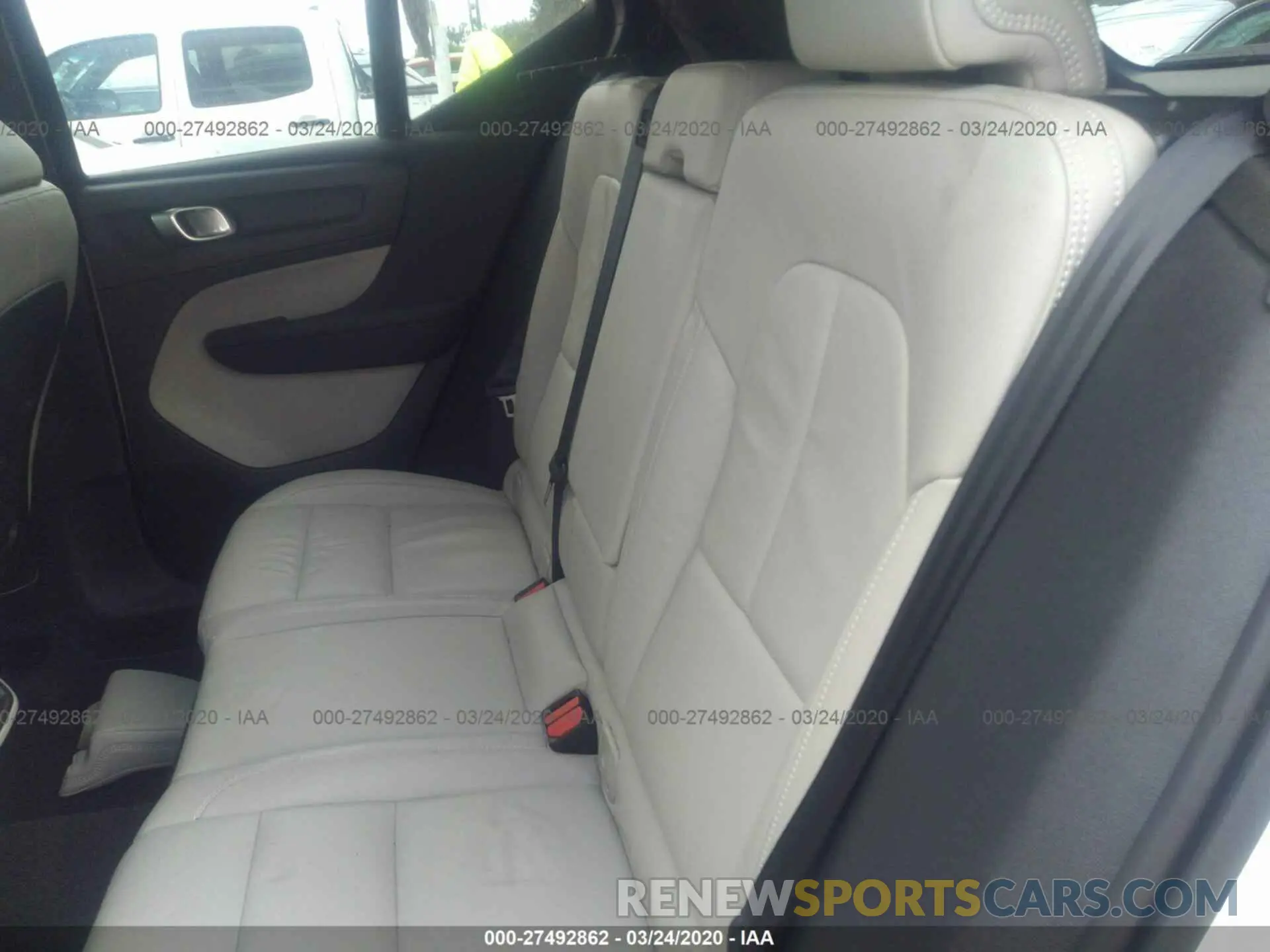 8 fotografías del automóvil dañado YV4162ULXK2152780 VOLVO XC40 2019