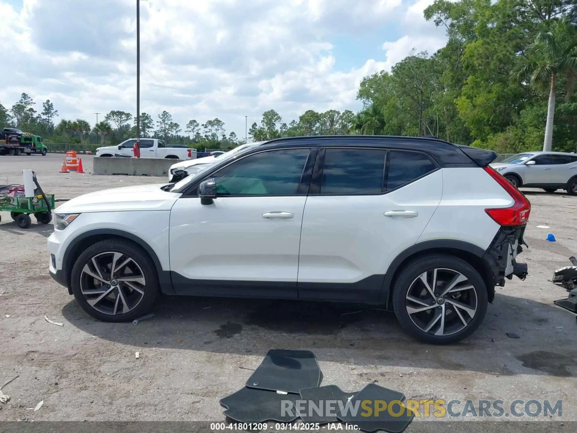 14 fotografías del automóvil dañado YV4162UM0K2142459 VOLVO XC40 2019