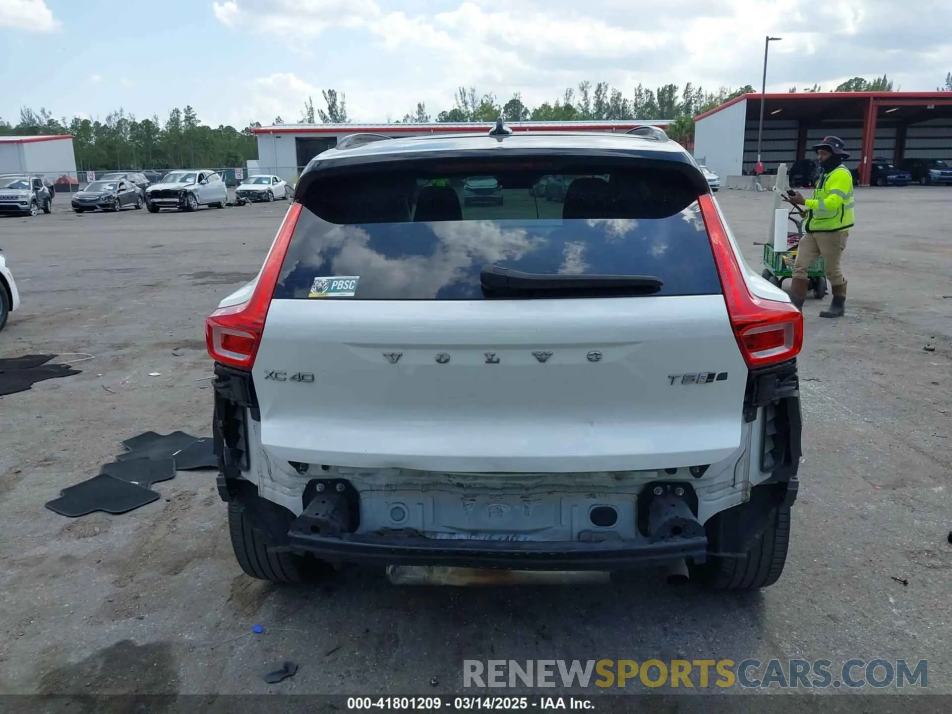 16 fotografías del automóvil dañado YV4162UM0K2142459 VOLVO XC40 2019