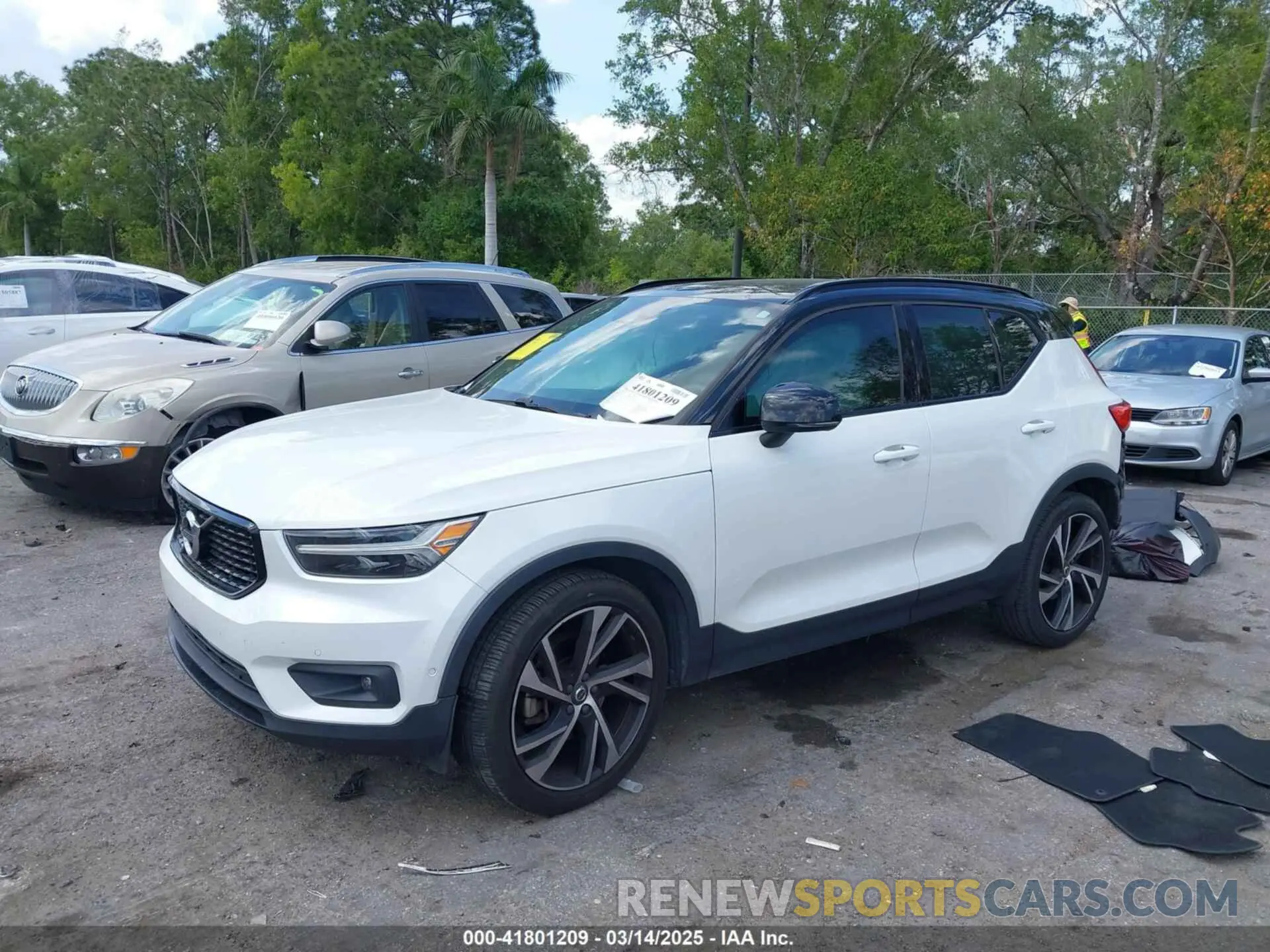 2 fotografías del automóvil dañado YV4162UM0K2142459 VOLVO XC40 2019