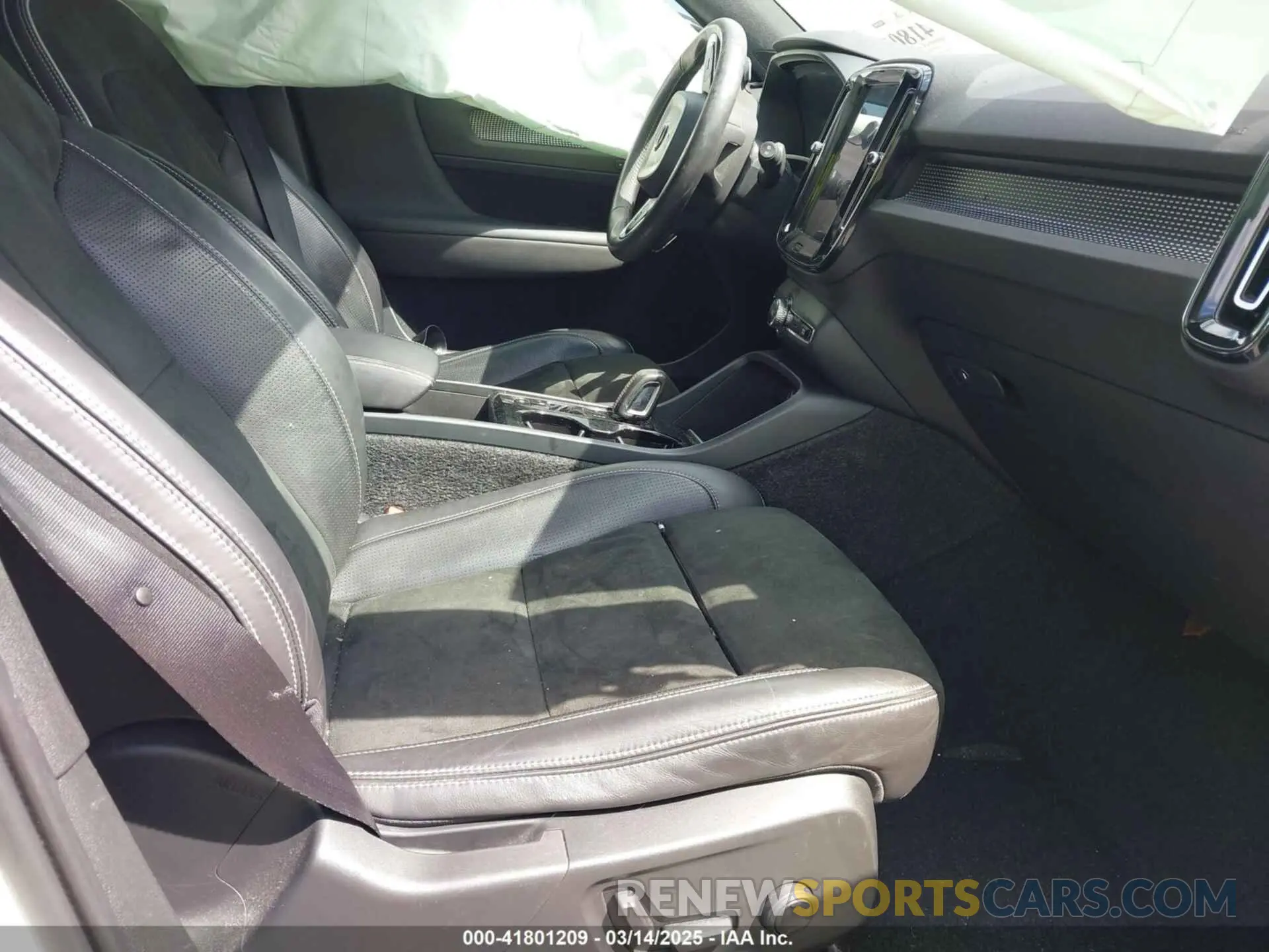 5 fotografías del automóvil dañado YV4162UM0K2142459 VOLVO XC40 2019