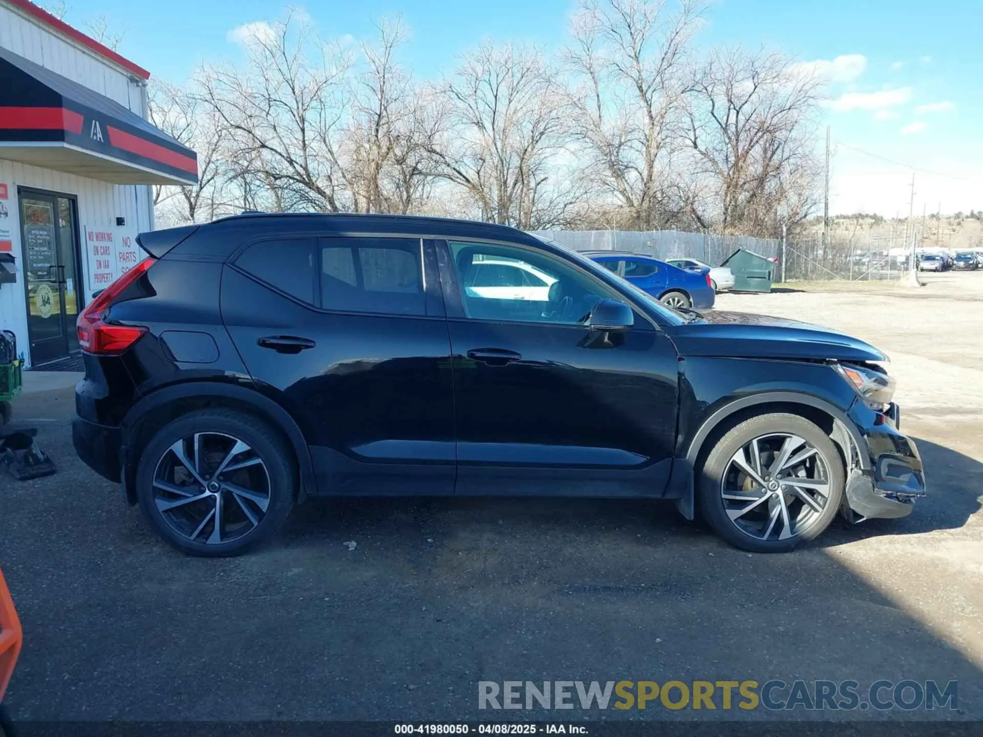14 fotografías del automóvil dañado YV4162UM1K2106120 VOLVO XC40 2019