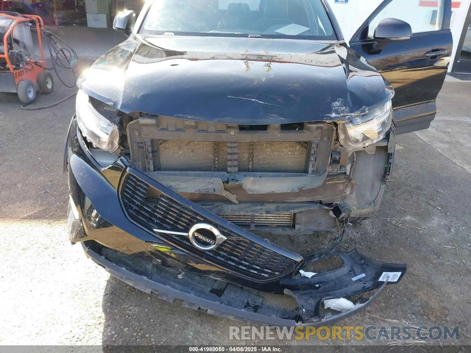 6 fotografías del automóvil dañado YV4162UM1K2106120 VOLVO XC40 2019