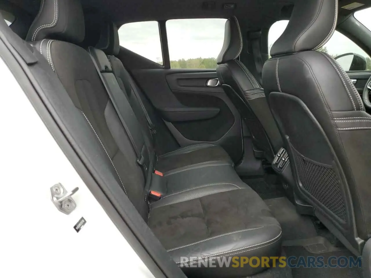11 fotografías del automóvil dañado YV4162UM2K2057168 VOLVO XC40 2019