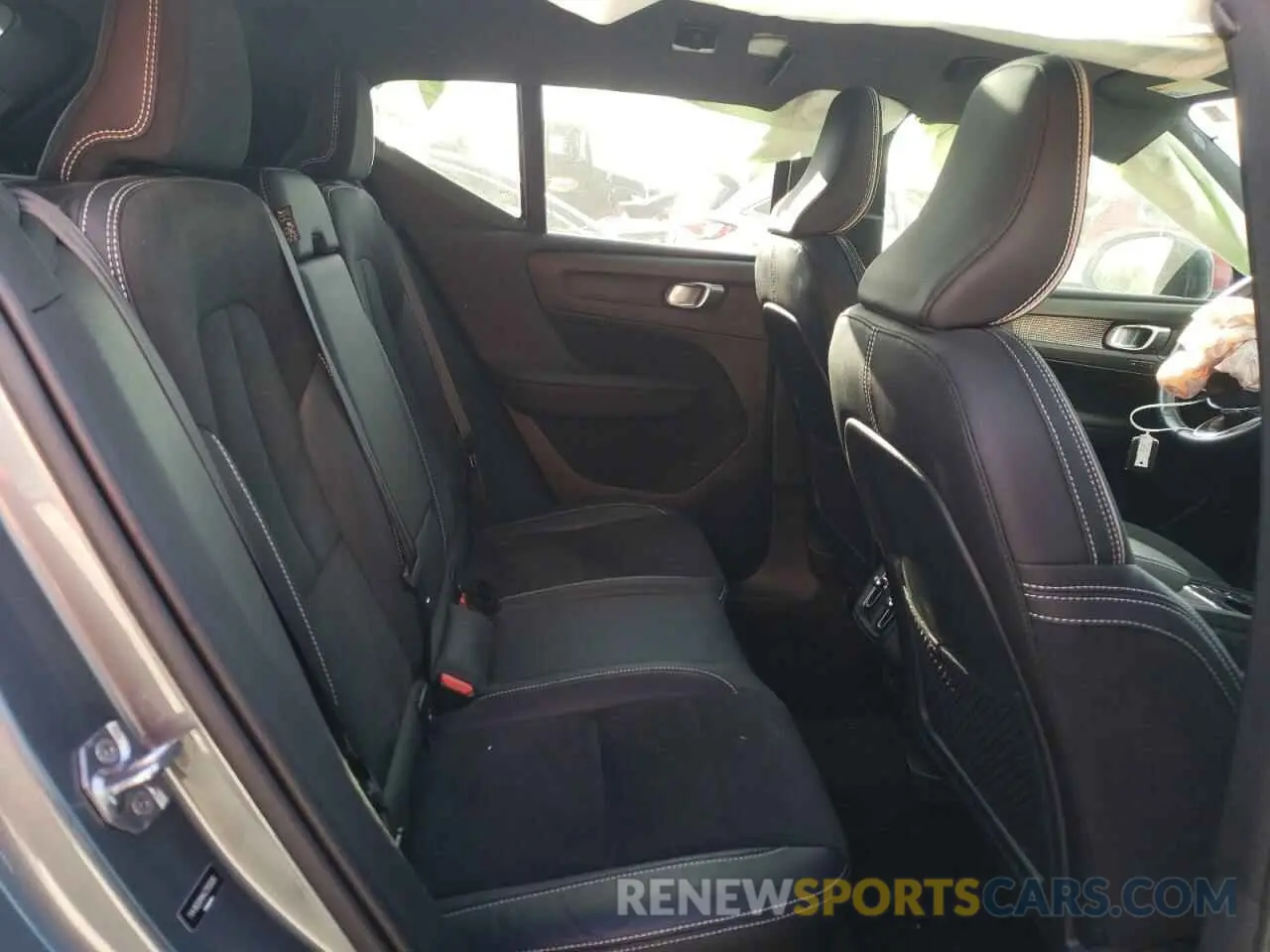 11 fotografías del automóvil dañado YV4162UM4K2155926 VOLVO XC40 2019