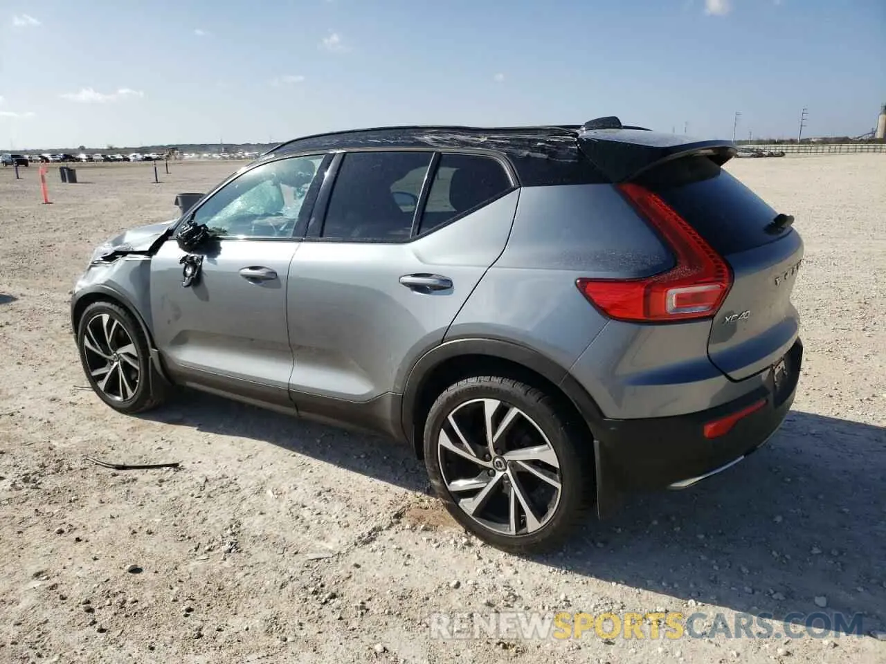2 fotografías del automóvil dañado YV4162UM8K2088523 VOLVO XC40 2019