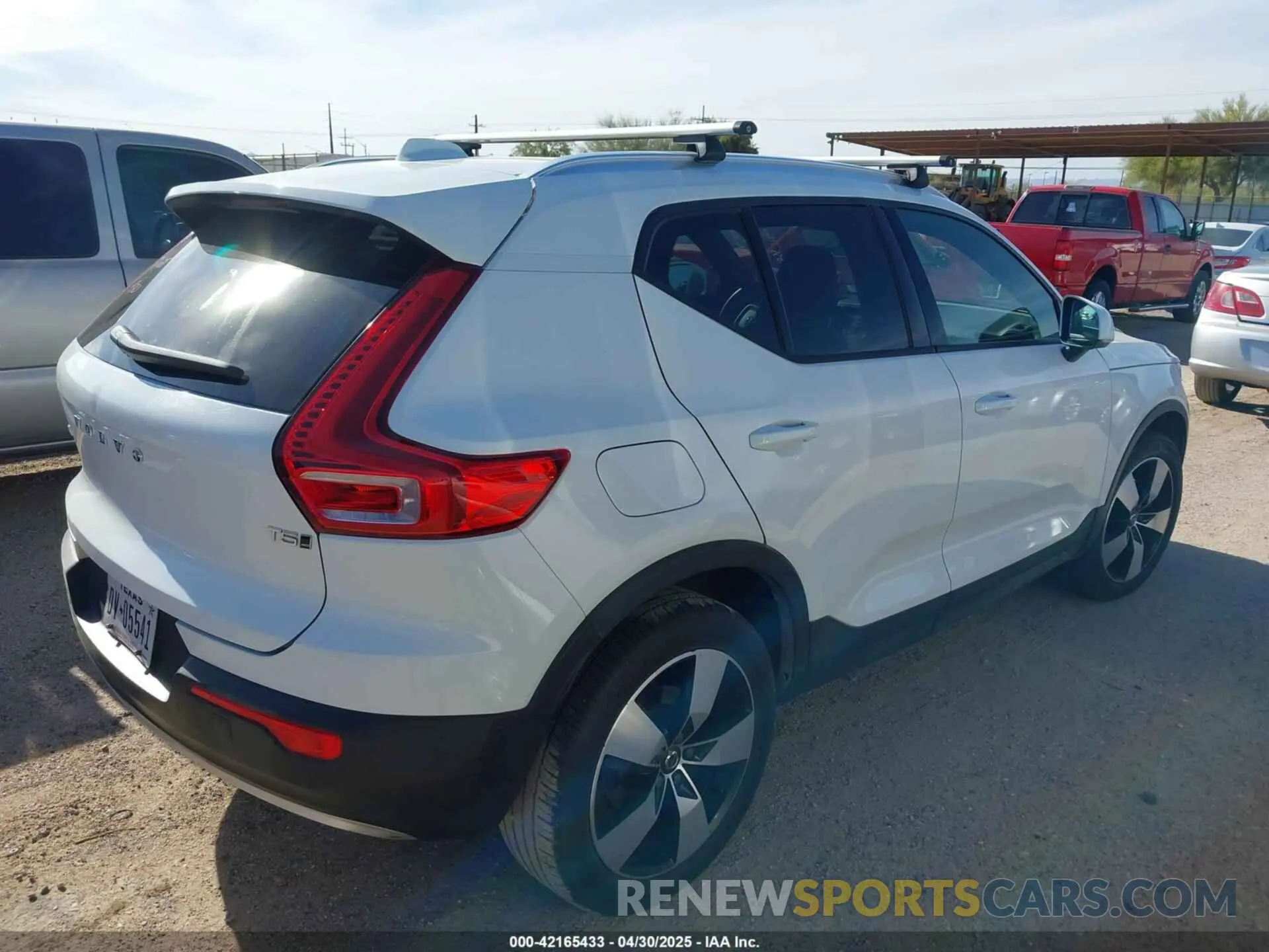 4 fotografías del automóvil dañado YV4162XZ2K2013680 VOLVO XC40 2019