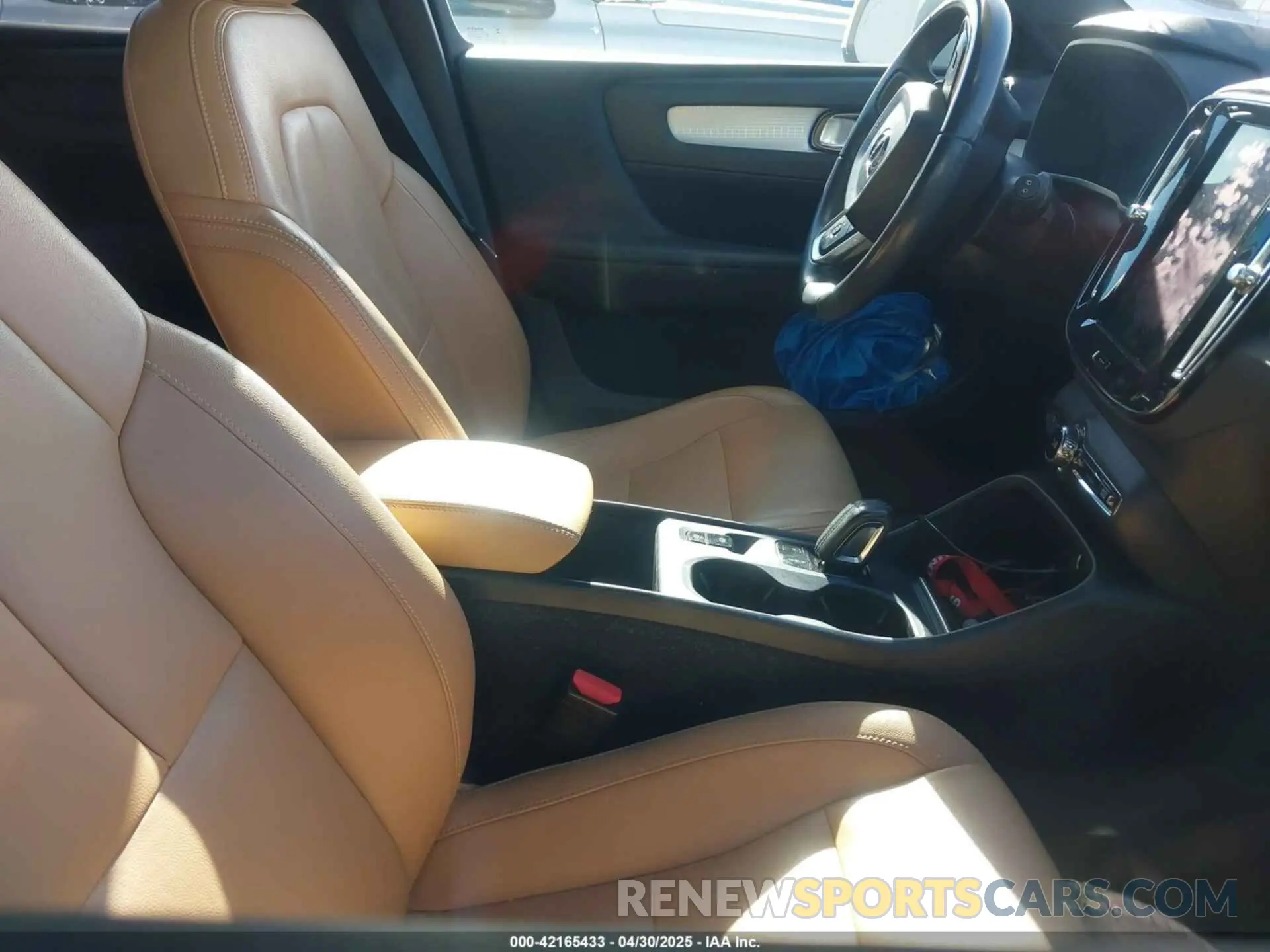 5 fotografías del automóvil dañado YV4162XZ2K2013680 VOLVO XC40 2019