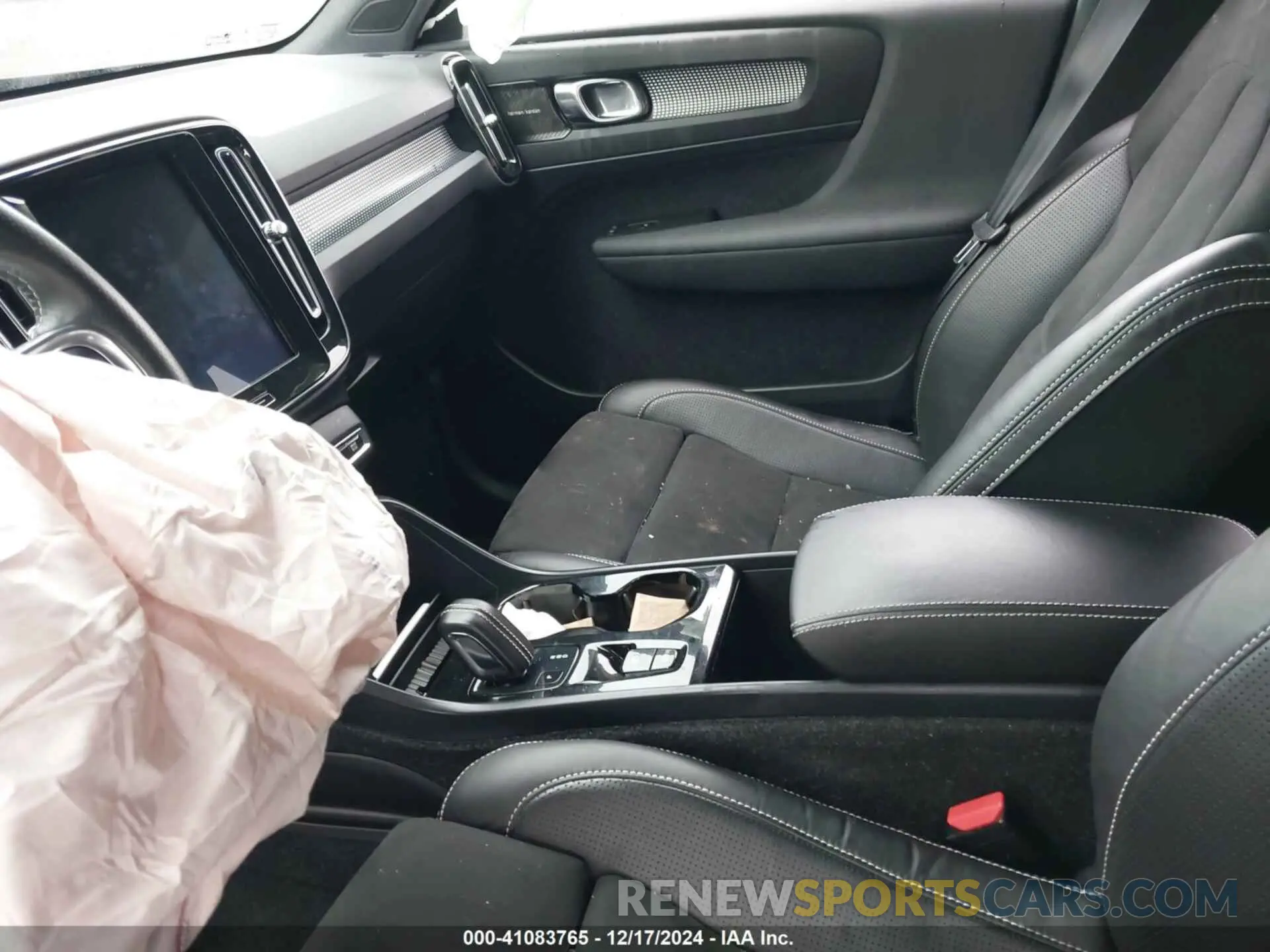 5 fotografías del automóvil dañado YV4162XZ5K2013799 VOLVO XC40 2019
