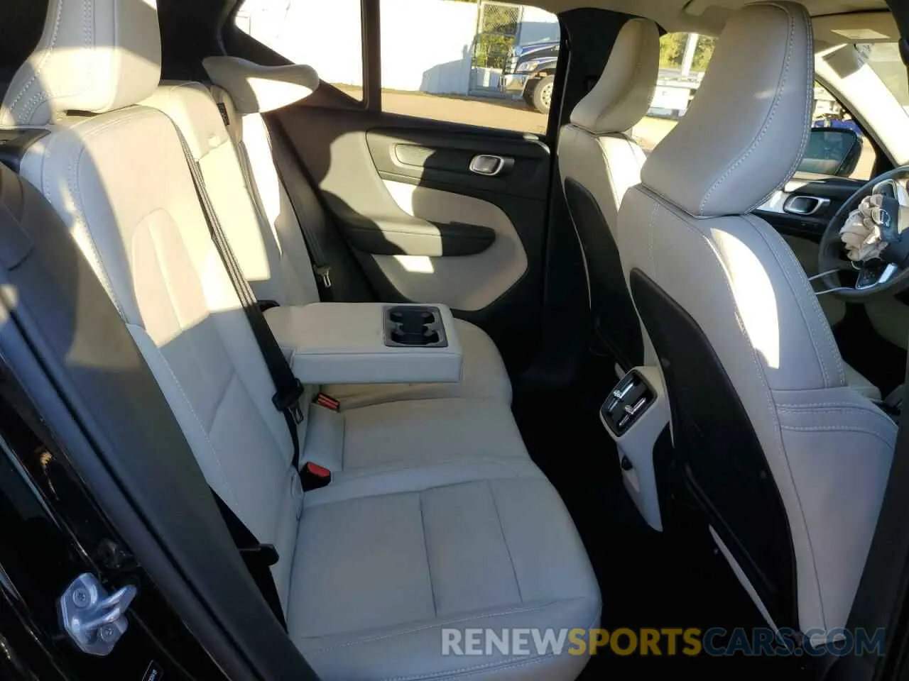 10 fotografías del automóvil dañado YV4AC2HK1K2108418 VOLVO XC40 2019