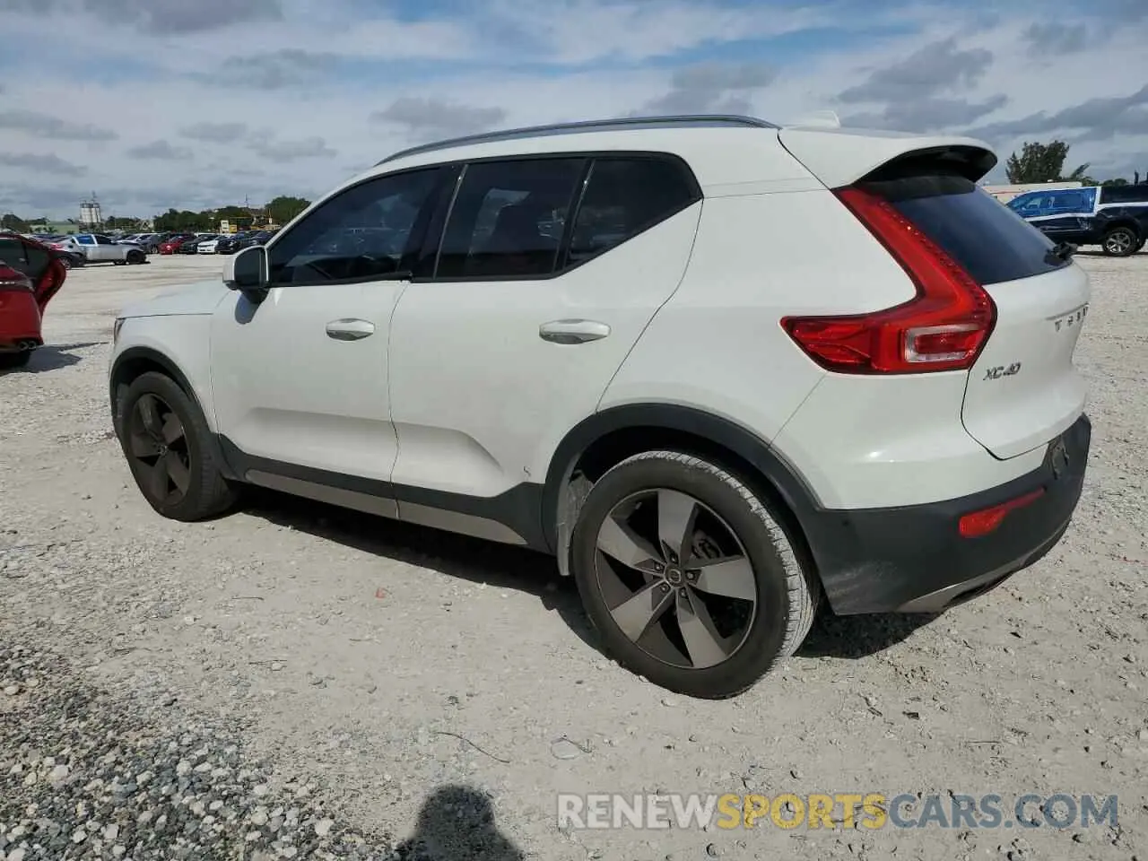 2 fotografías del automóvil dañado YV4AC2HK8K2072999 VOLVO XC40 2019