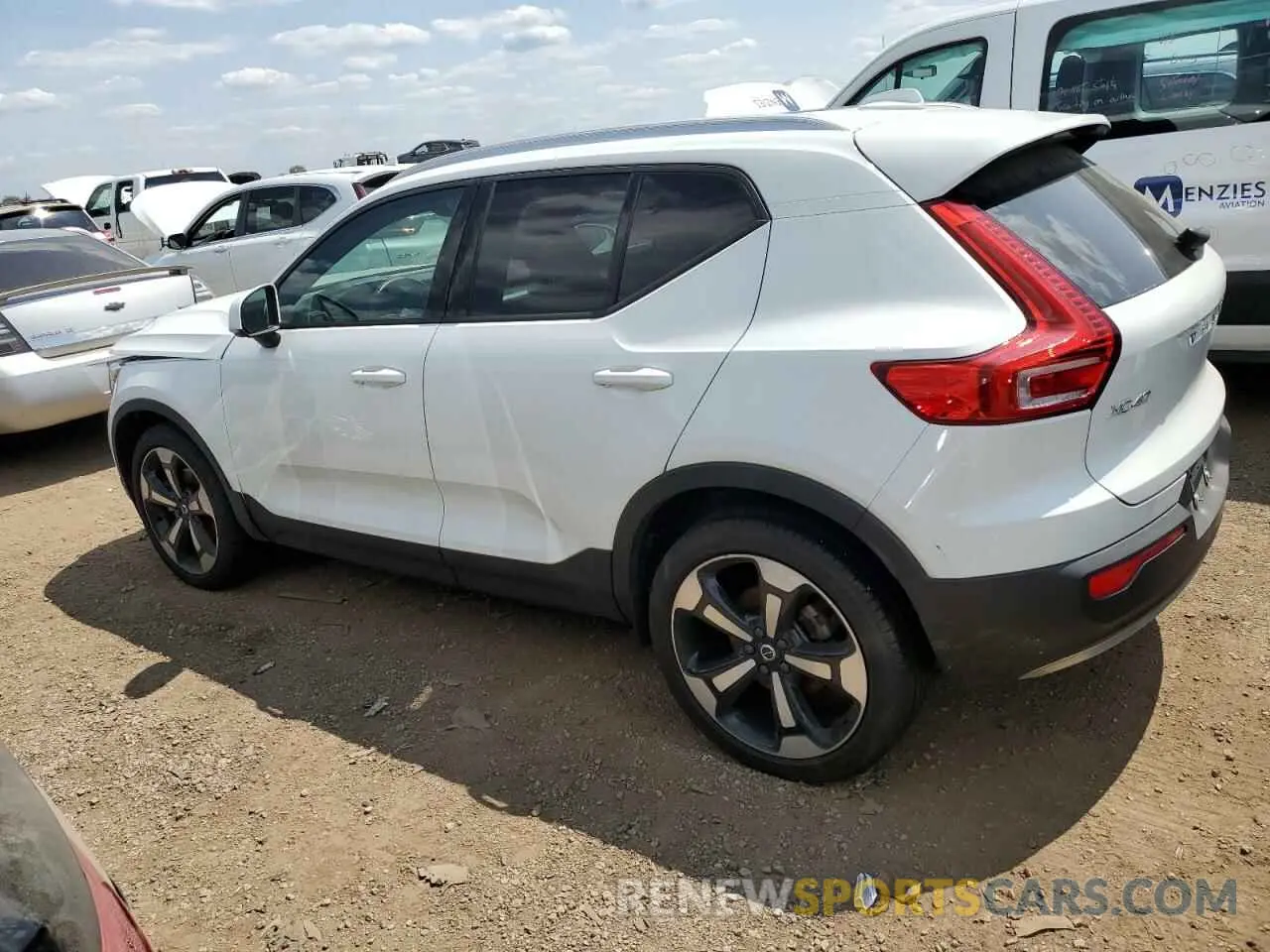 2 fotografías del automóvil dañado YV4162UK1L2275215 VOLVO XC40 2020