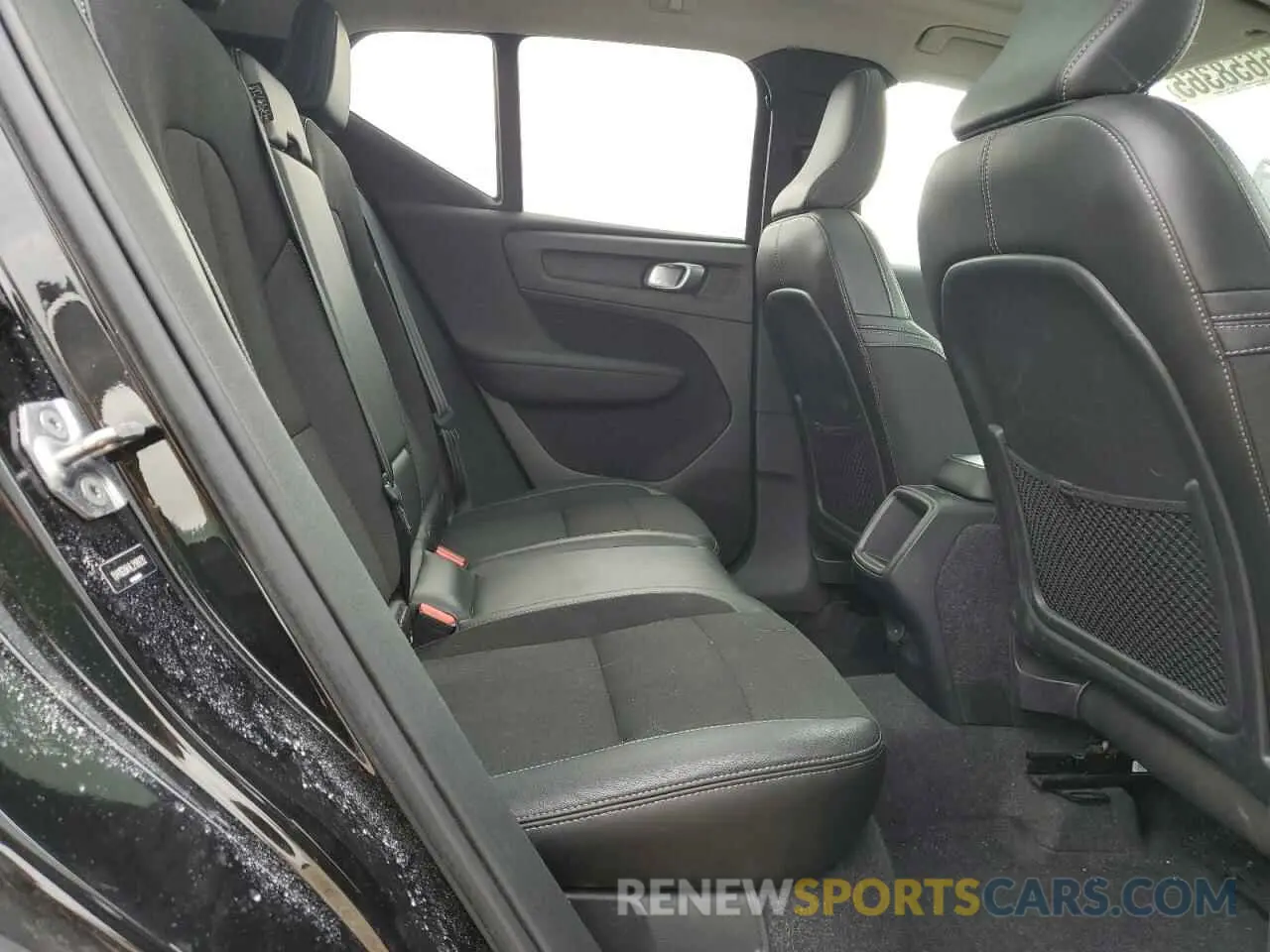 11 fotografías del automóvil dañado YV4162UK4L2199232 VOLVO XC40 2020
