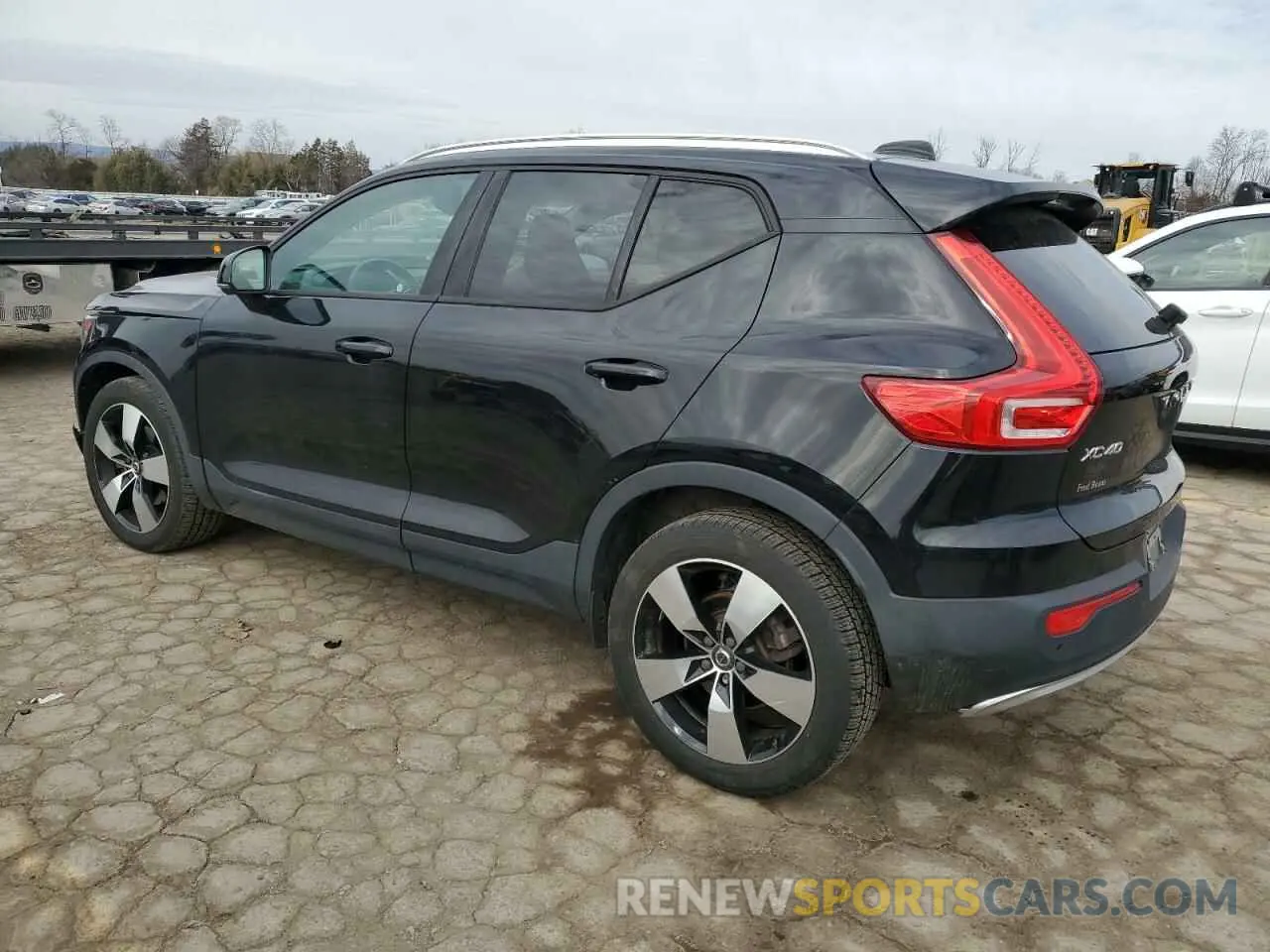 2 fotografías del automóvil dañado YV4162UK4L2199232 VOLVO XC40 2020