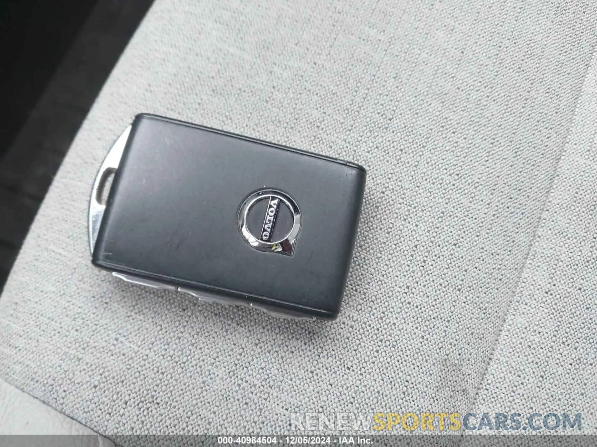 11 fotografías del automóvil dañado YV4162UK4L2242614 VOLVO XC40 2020